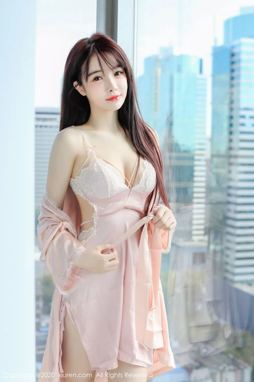 XiuRen第2666期_嫩模南初妹妹私房粉色吊带蕾丝睡衣秀完美身材雪白娇嫩诱惑写真44P