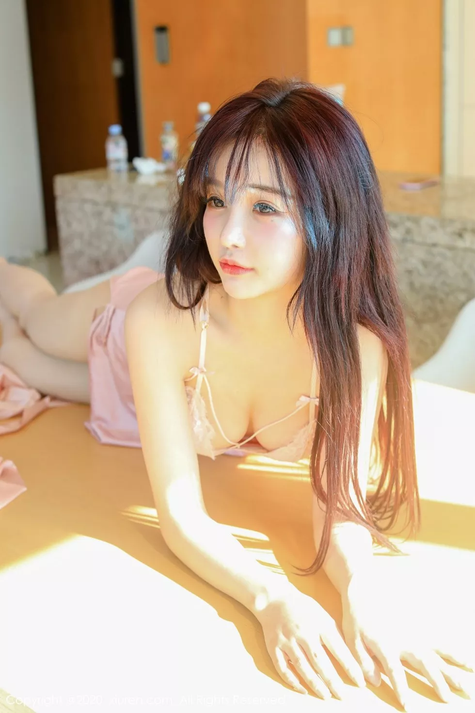 XiuRen第2666期_嫩模南初妹妹私房粉色吊带蕾丝睡衣秀完美身材雪白娇嫩诱惑写真44P