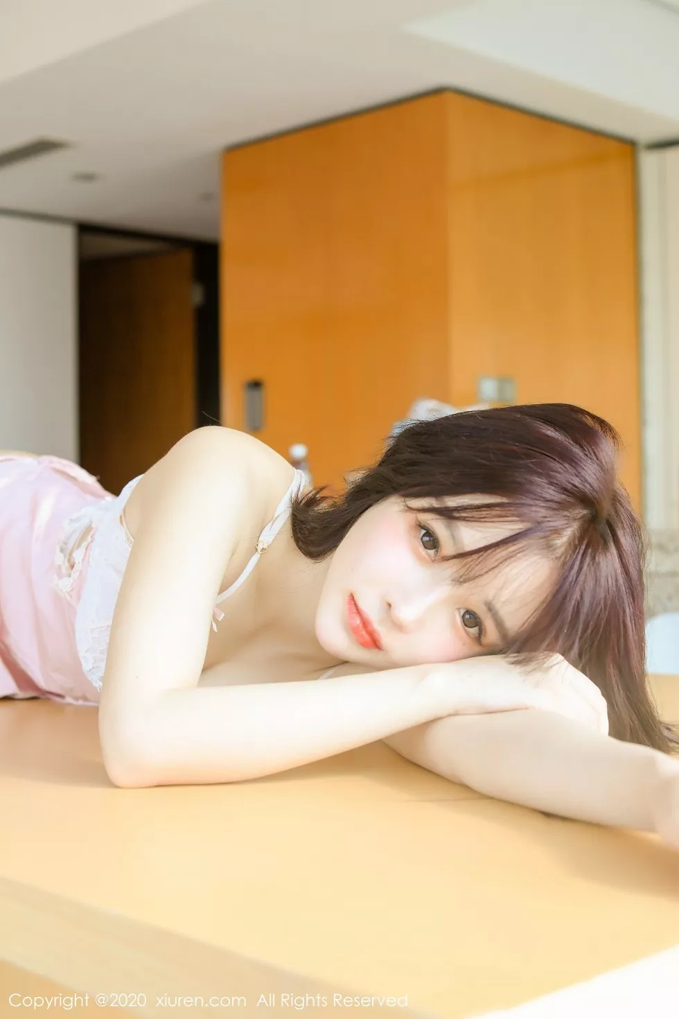 XiuRen第2666期_嫩模南初妹妹私房粉色吊带蕾丝睡衣秀完美身材雪白娇嫩诱惑写真44P