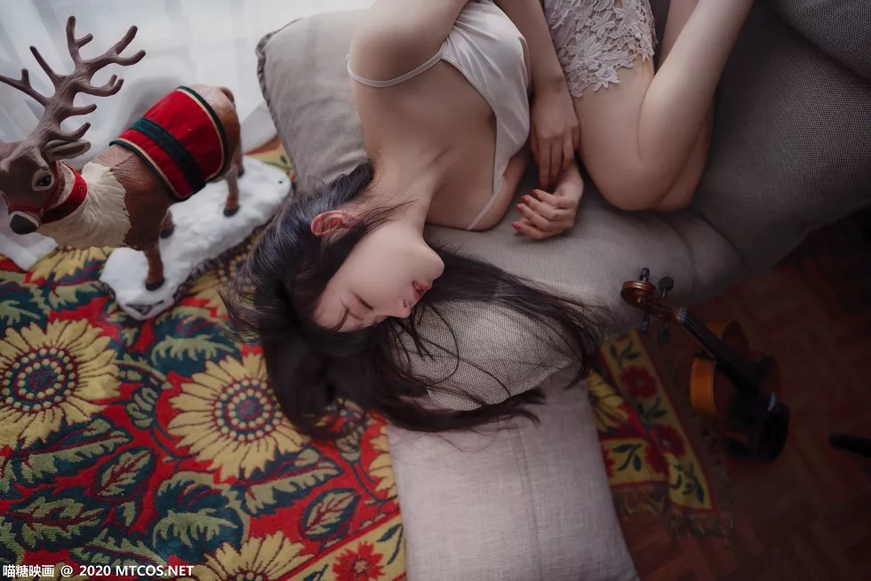 [喵糖映画]Vol.280_长发居家女友私房性感纯色吊带连身裙秀白嫩肌肤靓丽迷人写真20P
