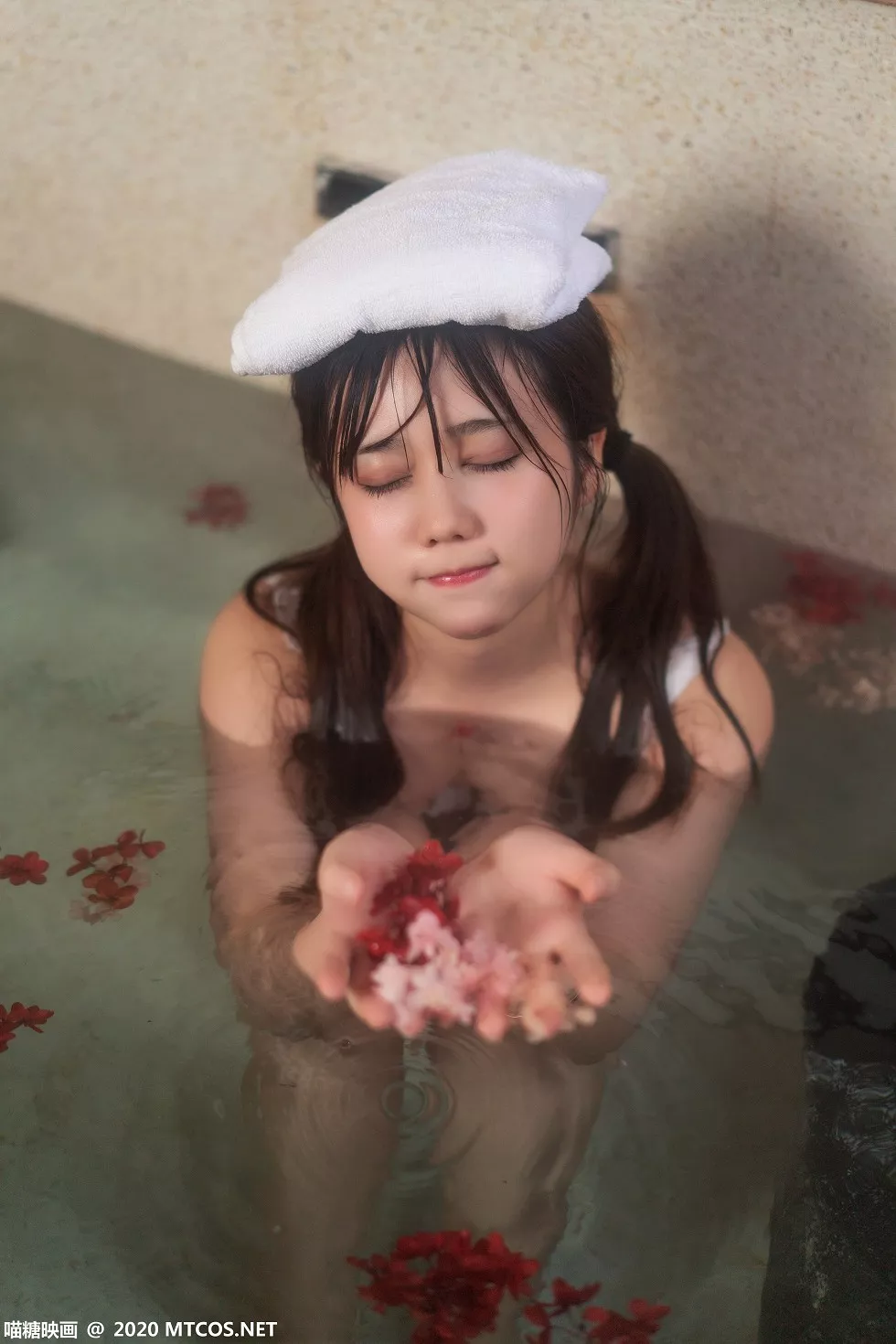[喵糖映画]Vol.279_白色蕾丝内衣小美女私房浴室里白色浴巾裹身湿身诱惑写真23P