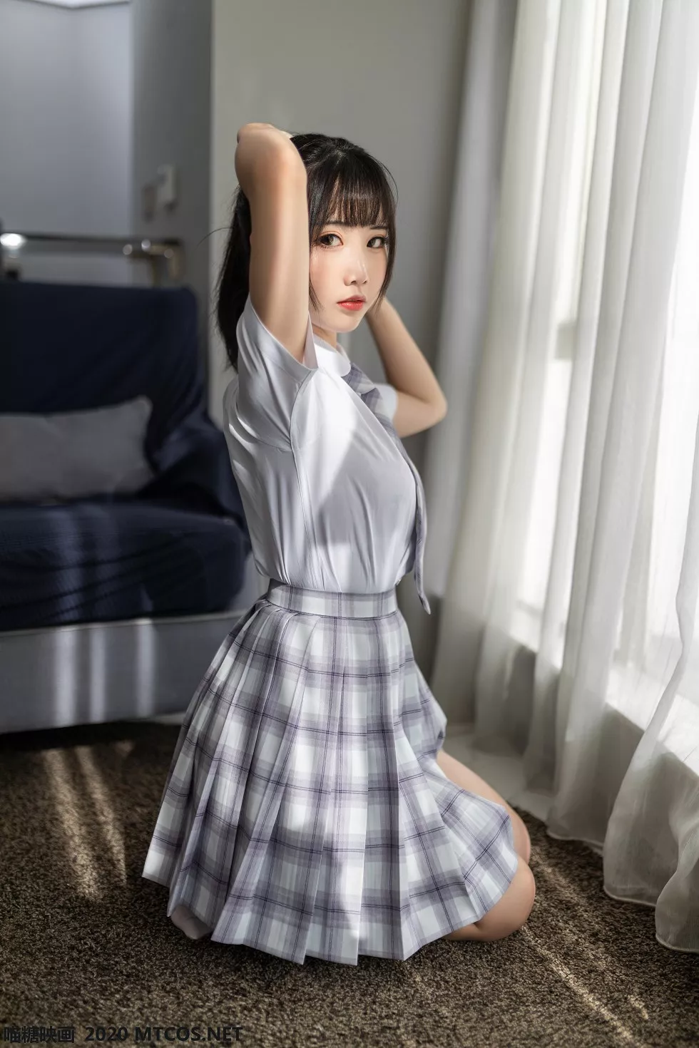 [喵糖映画]JKL.001_制服少女私房白色衬衣配格子裙白丝腿袜半撩露翘臀诱惑写真35P