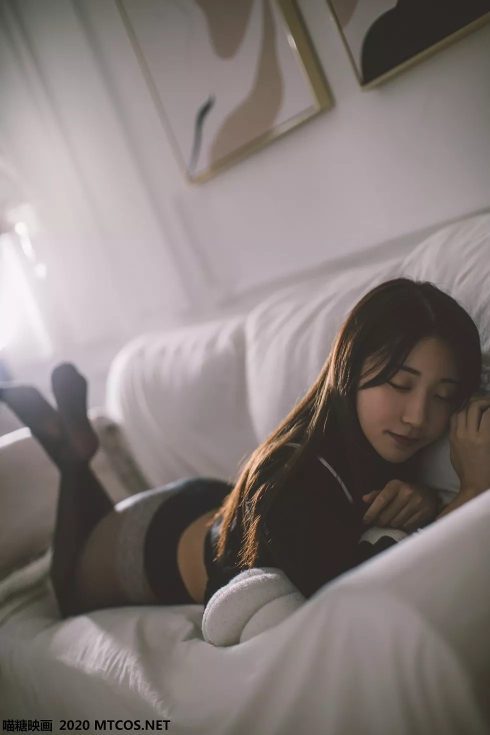 [喵糖映画]JKL.002_黑色JK少女私房超薄黑丝裤袜透视秀白色蕾丝内裤诱惑写真50P