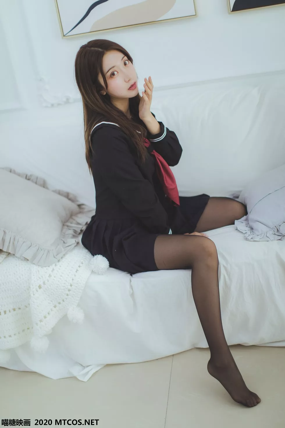 [喵糖映画]JKL.002_黑色JK少女私房超薄黑丝裤袜透视秀白色蕾丝内裤诱惑写真50P