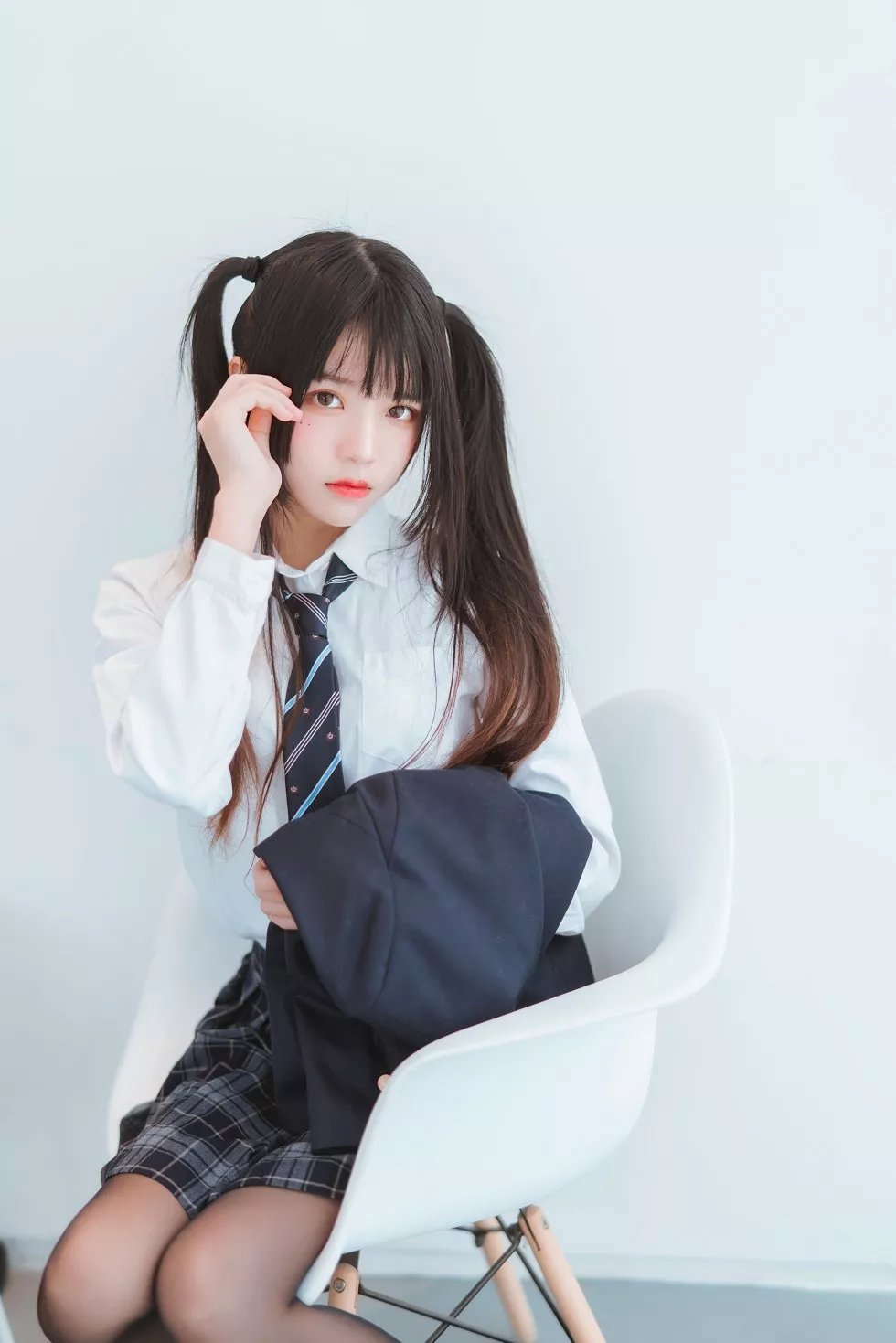 [喵糖映画]JKL.003_春季JK制服少女私房白衬衣配格子裙露黑丝裤袜秀美腿诱惑写真50P