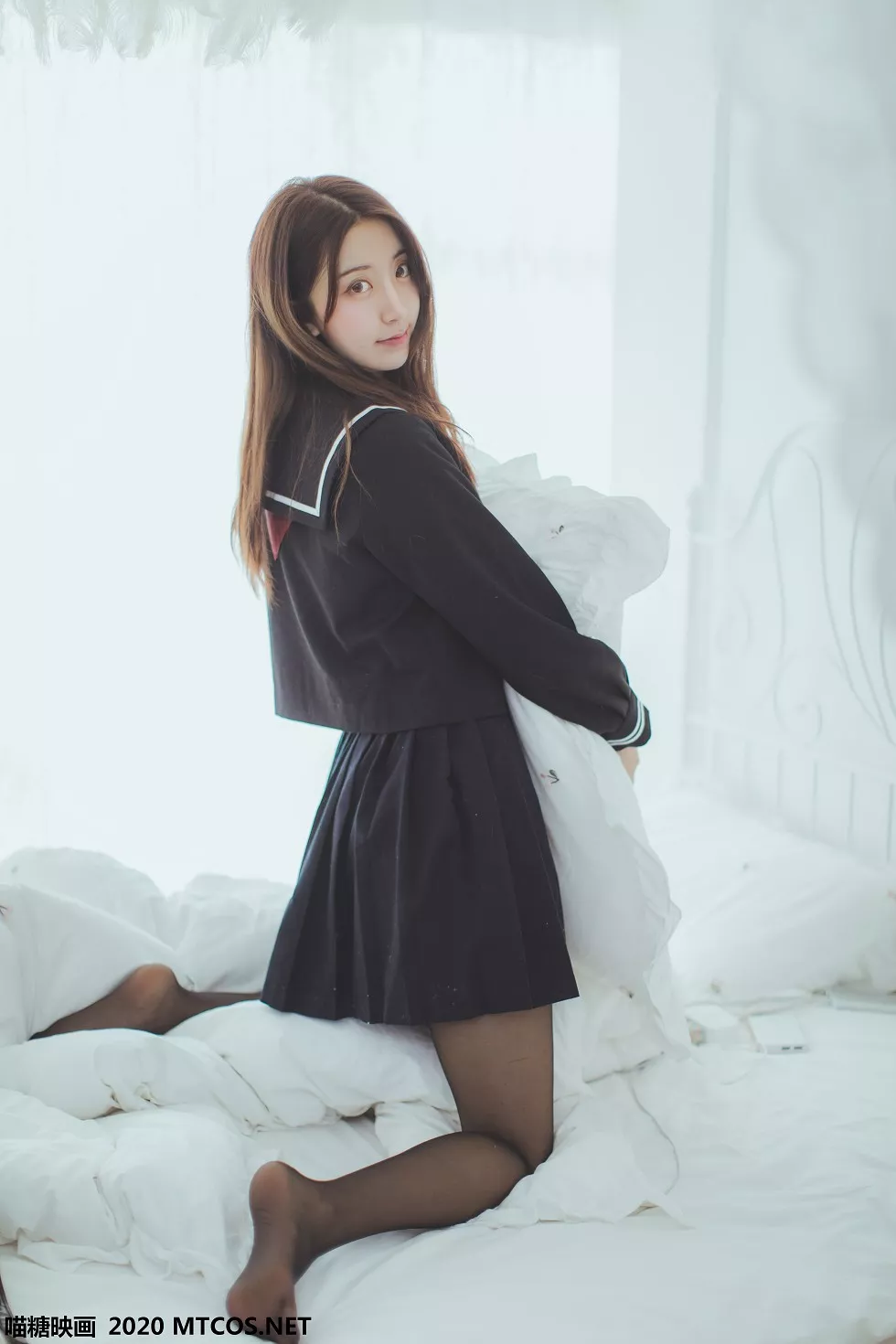 [喵糖映画]JKL.002_黑色JK少女私房超薄黑丝裤袜透视秀白色蕾丝内裤诱惑写真50P