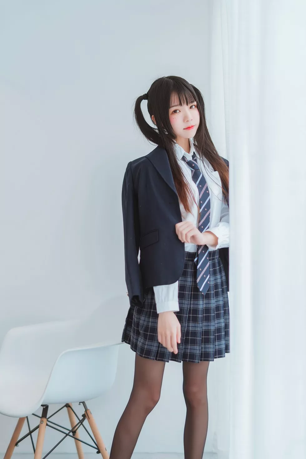 [喵糖映画]JKL.003_春季JK制服少女私房白衬衣配格子裙露黑丝裤袜秀美腿诱惑写真50P