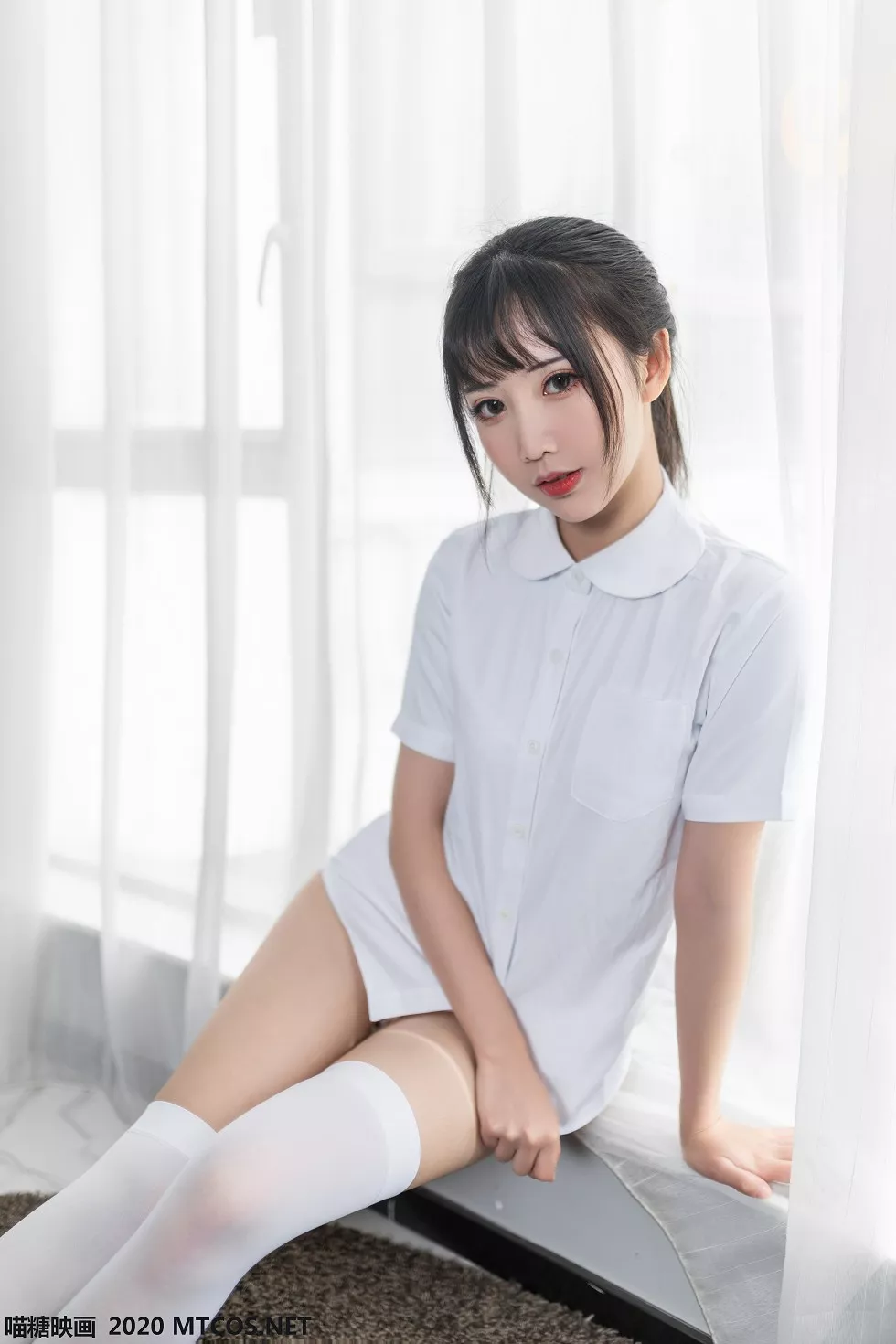 [喵糖映画]JKL.001_制服少女私房白色衬衣配格子裙白丝腿袜半撩露翘臀诱惑写真35P