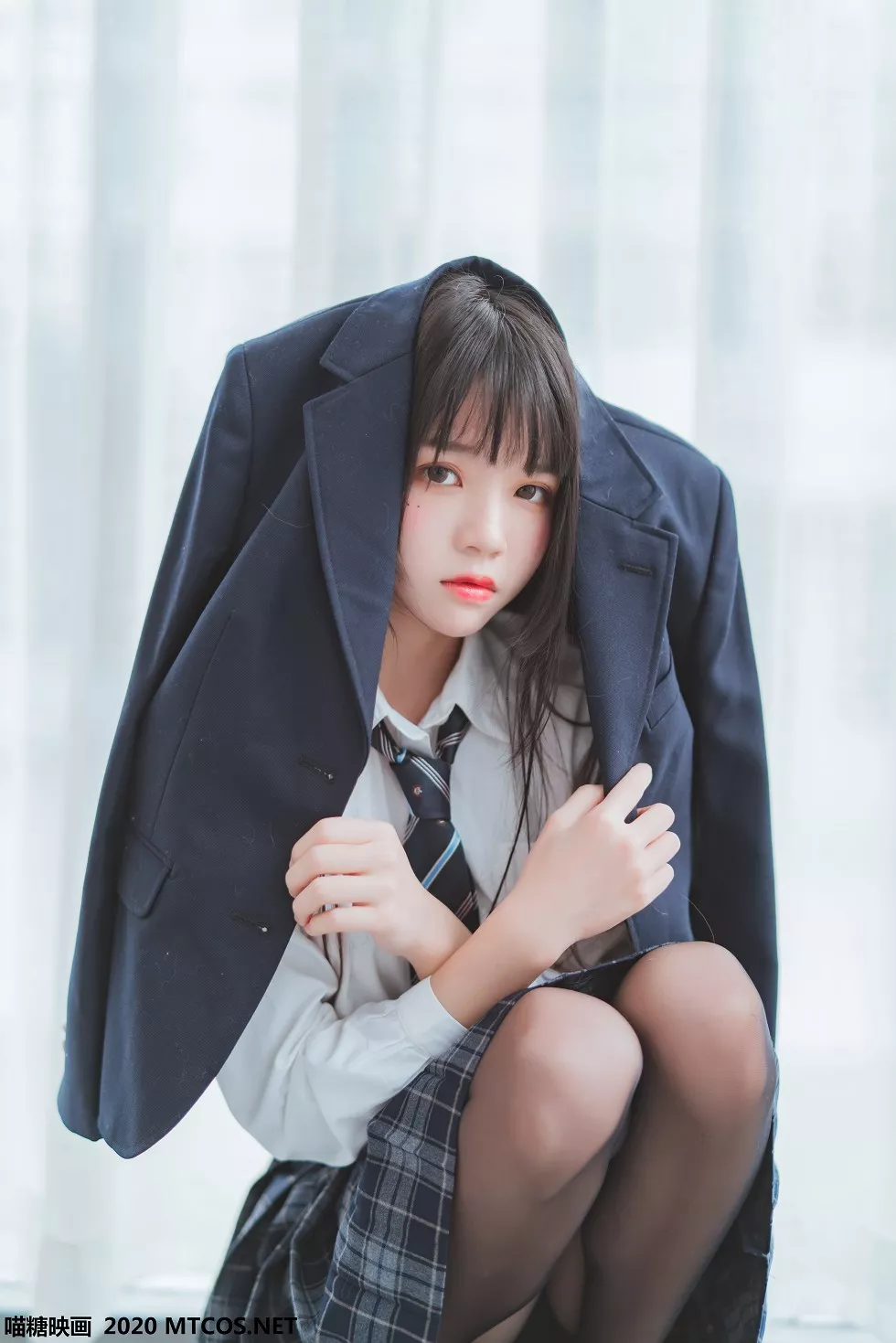 [喵糖映画]JKL.003_春季JK制服少女私房白衬衣配格子裙露黑丝裤袜秀美腿诱惑写真50P