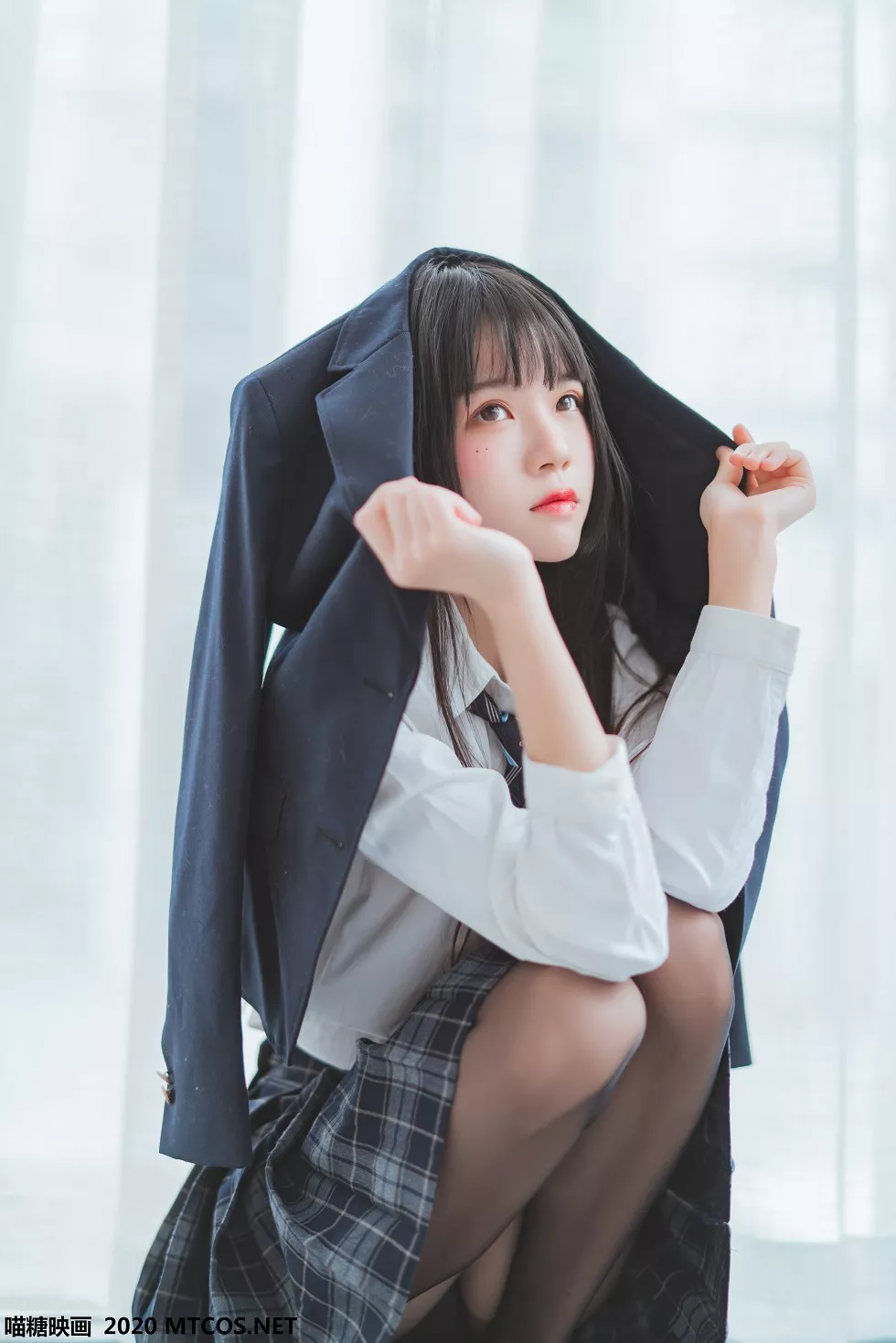 [喵糖映画]JKL.003_春季JK制服少女私房白衬衣配格子裙露黑丝裤袜秀美腿诱惑写真50P