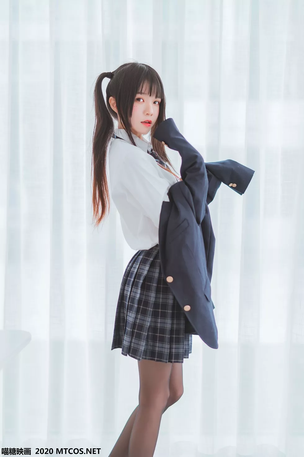 [喵糖映画]JKL.003_春季JK制服少女私房白衬衣配格子裙露黑丝裤袜秀美腿诱惑写真50P