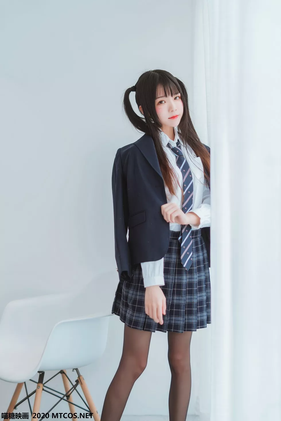 [喵糖映画]JKL.003_春季JK制服少女私房白衬衣配格子裙露黑丝裤袜秀美腿诱惑写真50P