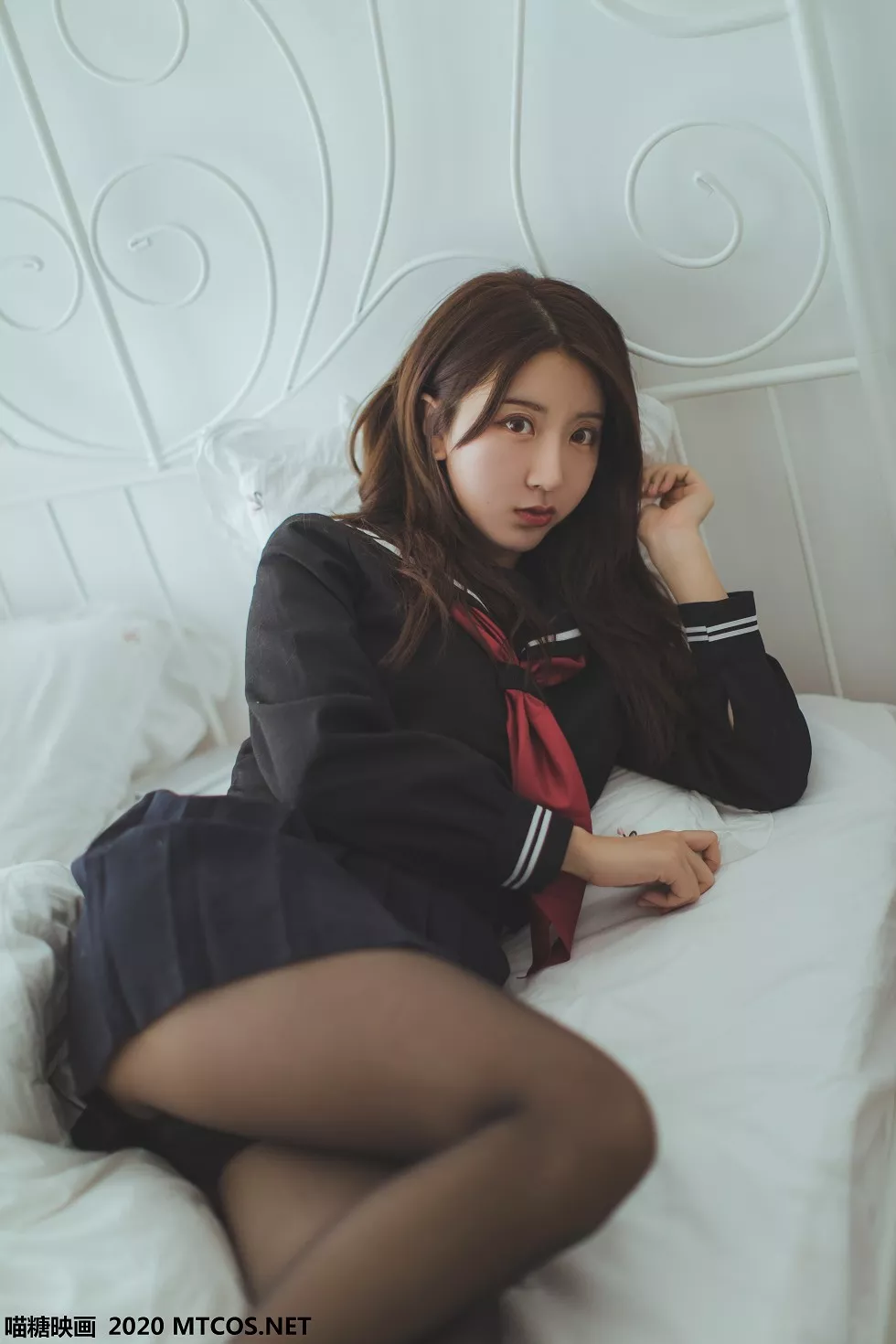 [喵糖映画]JKL.002_黑色JK少女私房超薄黑丝裤袜透视秀白色蕾丝内裤诱惑写真50P