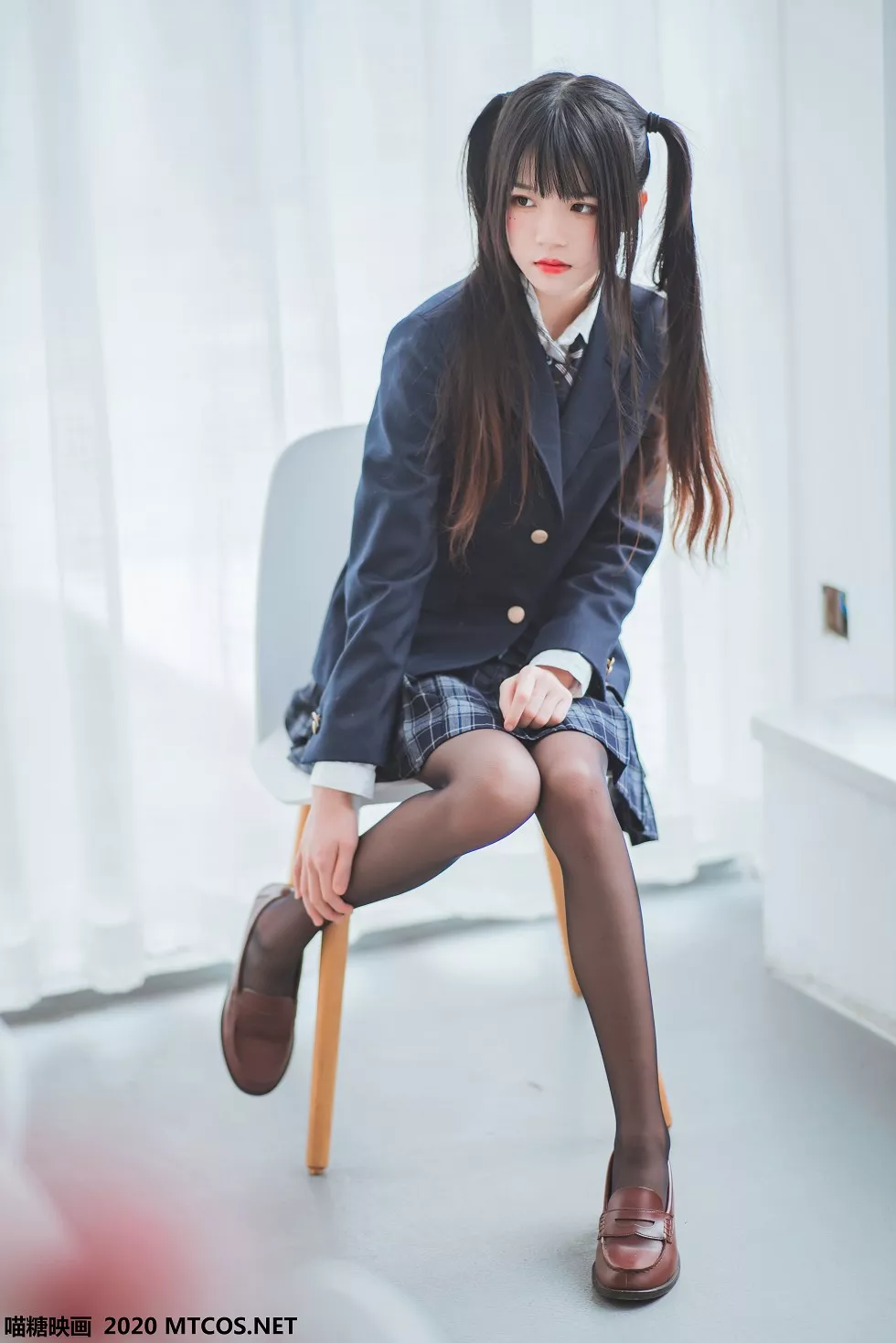 [喵糖映画]JKL.003_春季JK制服少女私房白衬衣配格子裙露黑丝裤袜秀美腿诱惑写真50P