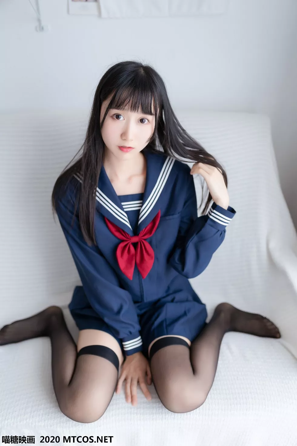 [喵糖映画]JKL.005_水手JK制服学妹私房床上性感短裙配黑丝袜秀美腿迷人写真42P