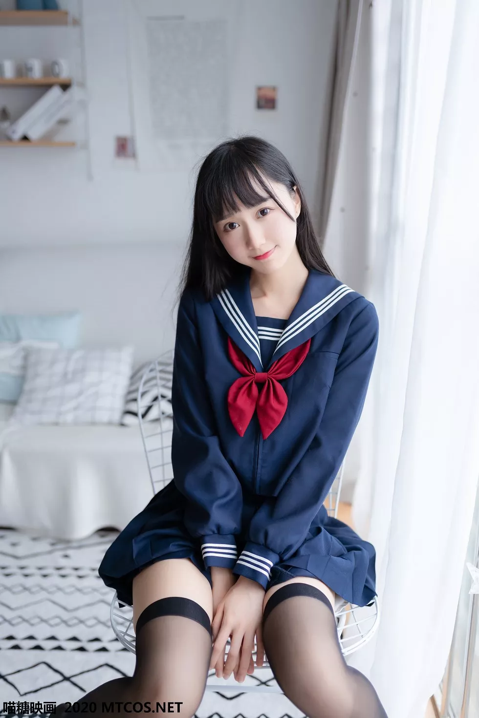 [喵糖映画]JKL.005_水手JK制服学妹私房床上性感短裙配黑丝袜秀美腿迷人写真42P