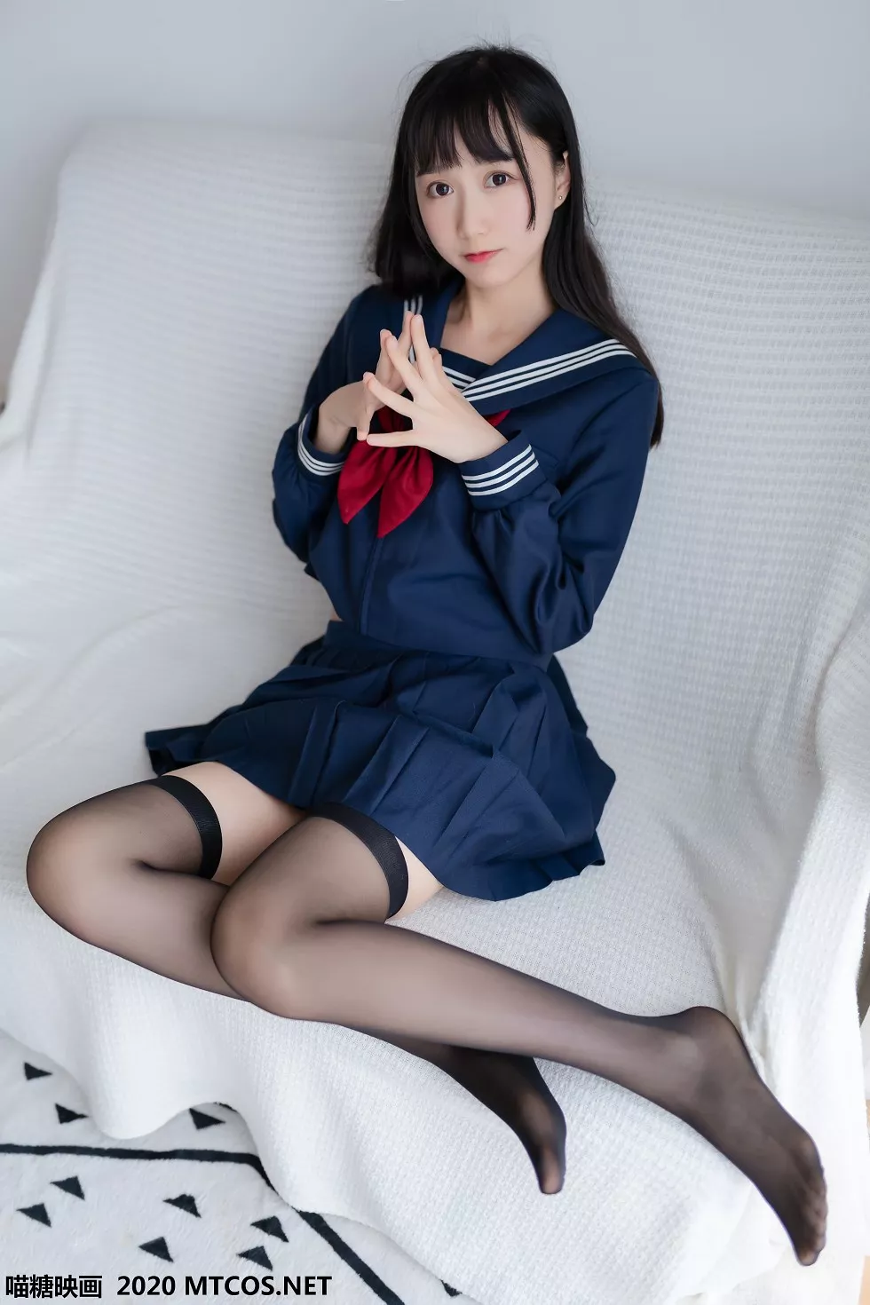 [喵糖映画]JKL.005_水手JK制服学妹私房床上性感短裙配黑丝袜秀美腿迷人写真42P