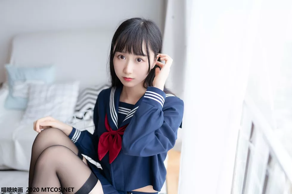 [喵糖映画]JKL.005_水手JK制服学妹私房床上性感短裙配黑丝袜秀美腿迷人写真42P