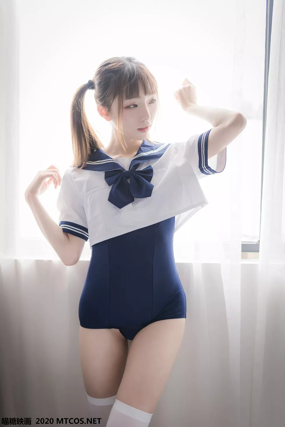 [喵糖映画]JKL.006_泳装JK制服美少女私房床上性感白丝袜秀翘臀美腿靓丽迷人写真43P
