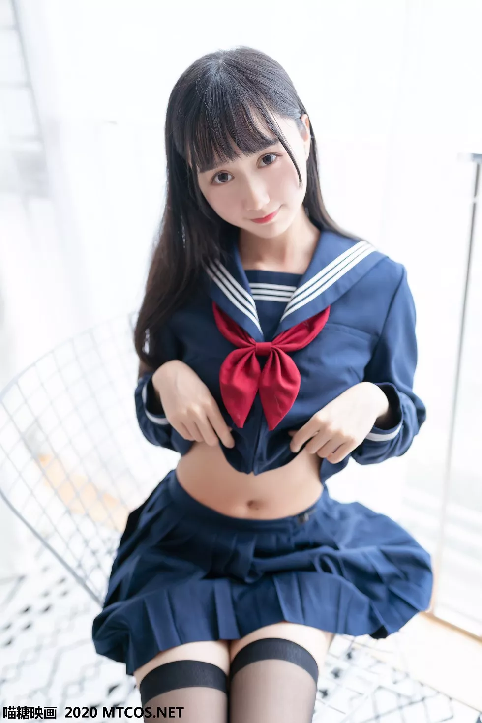 [喵糖映画]JKL.005_水手JK制服学妹私房床上性感短裙配黑丝袜秀美腿迷人写真42P