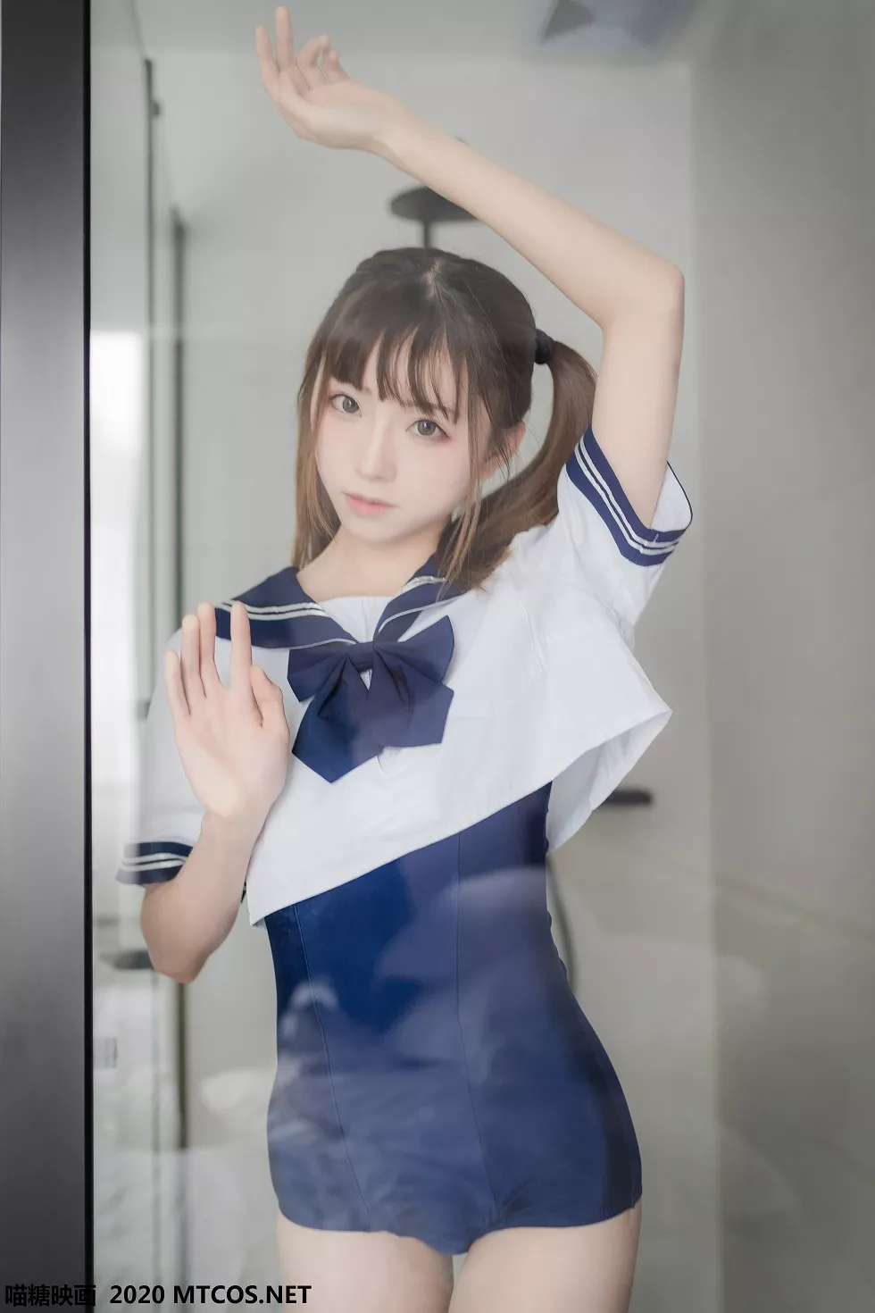 [喵糖映画]JKL.006_泳装JK制服美少女私房床上性感白丝袜秀翘臀美腿靓丽迷人写真43P
