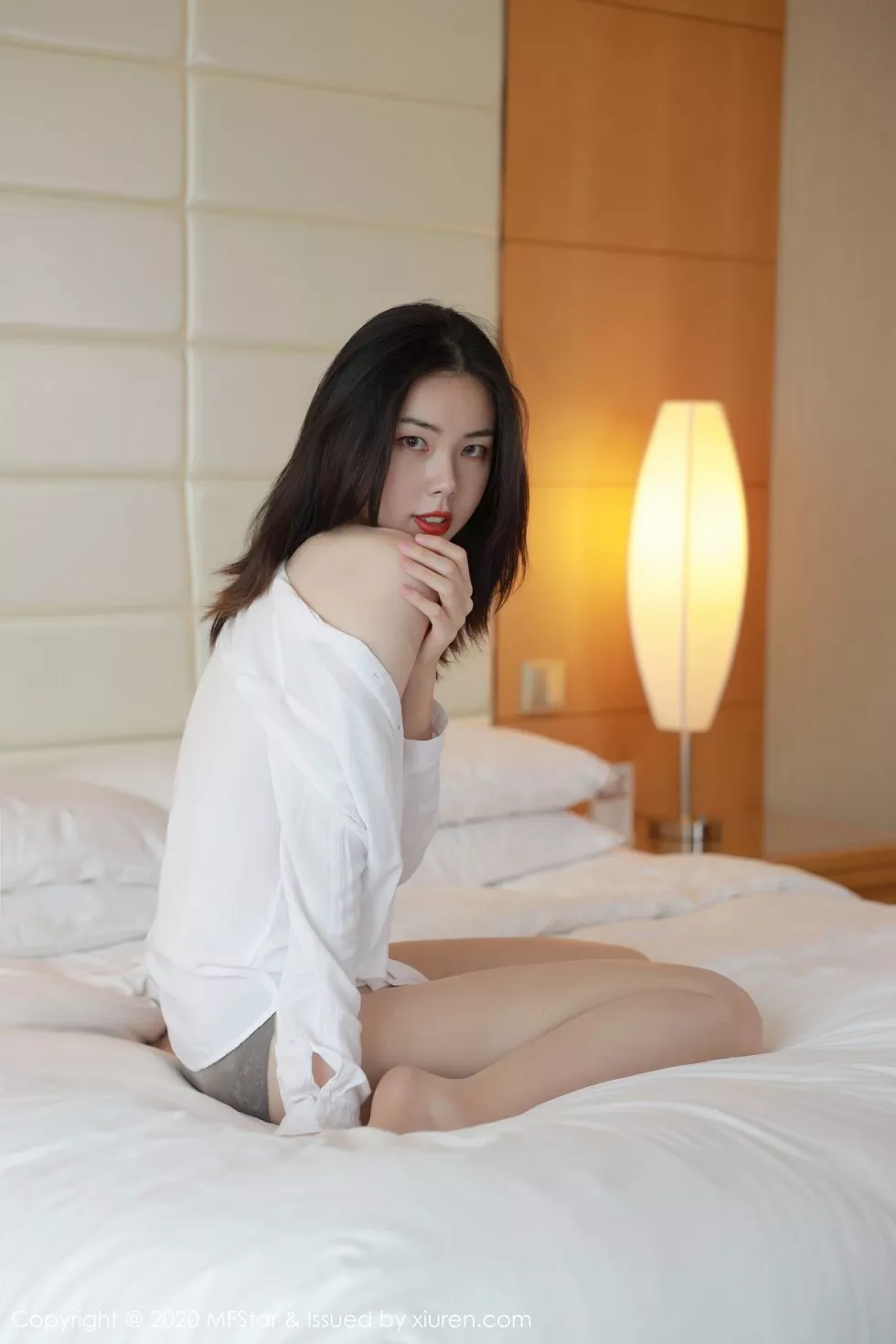 [MFStar模范学院]Vol.406_模特欧阳美萱MX性感白衬衣配无内肉丝裤袜秀翘臀诱惑写真58P