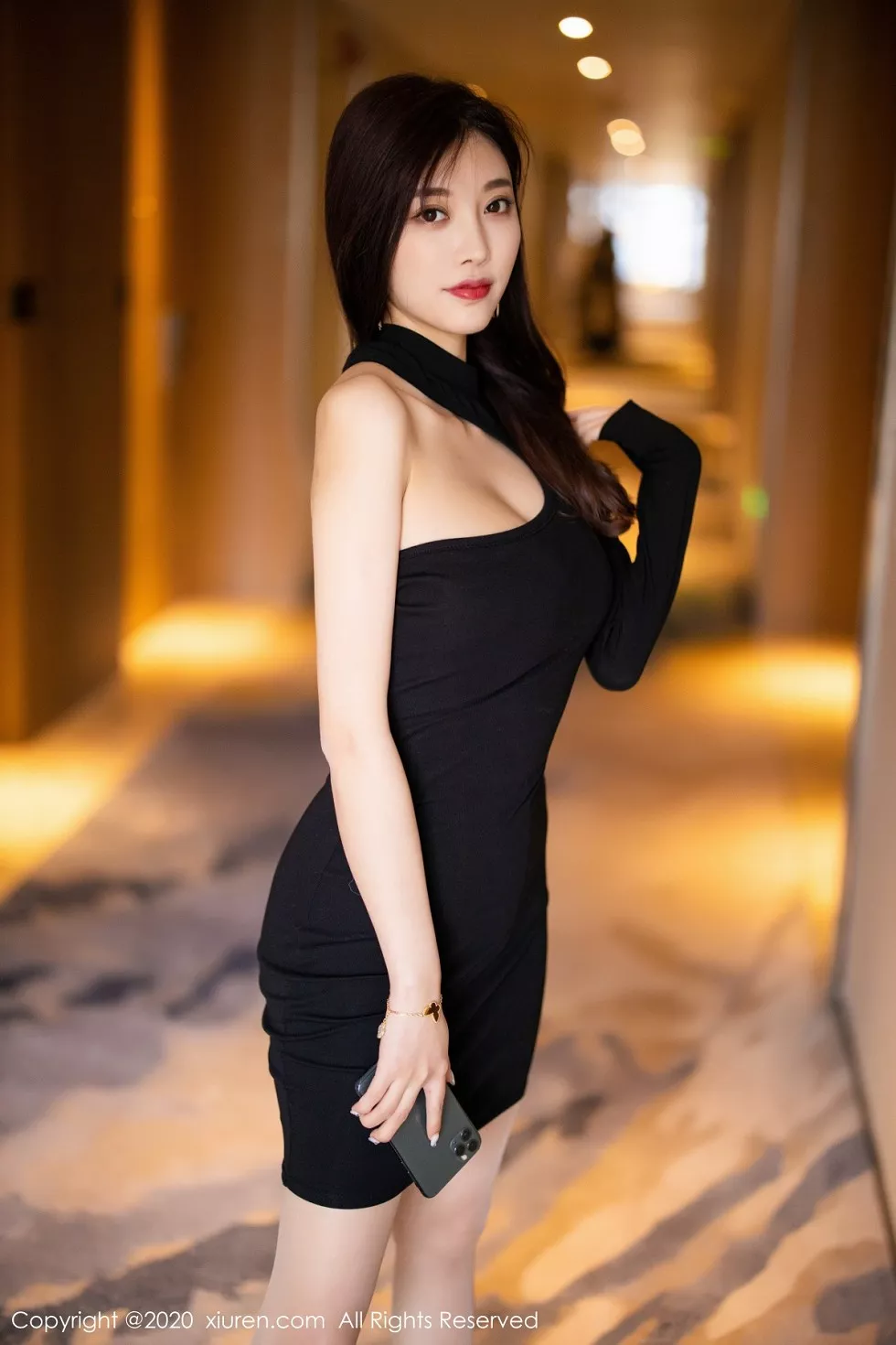 XiuRen第2733期_女神杨晨晨sugar私房床上超薄肉丝裤袜透视秀蕾丝内裤诱惑写真66P