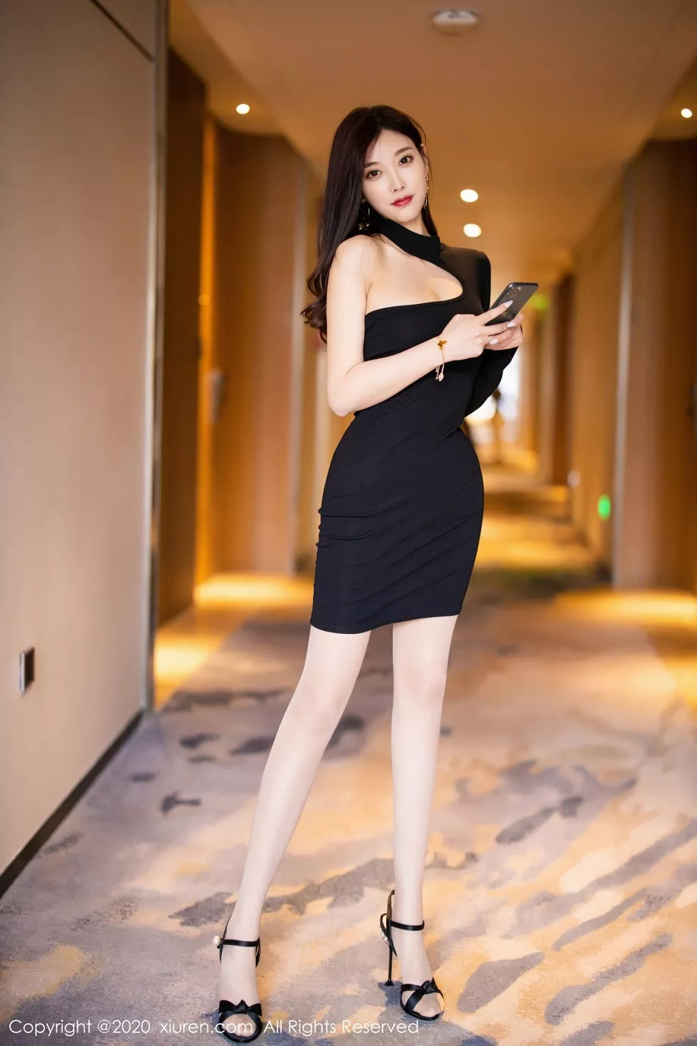 XiuRen第2733期_女神杨晨晨sugar私房床上超薄肉丝裤袜透视秀蕾丝内裤诱惑写真66P