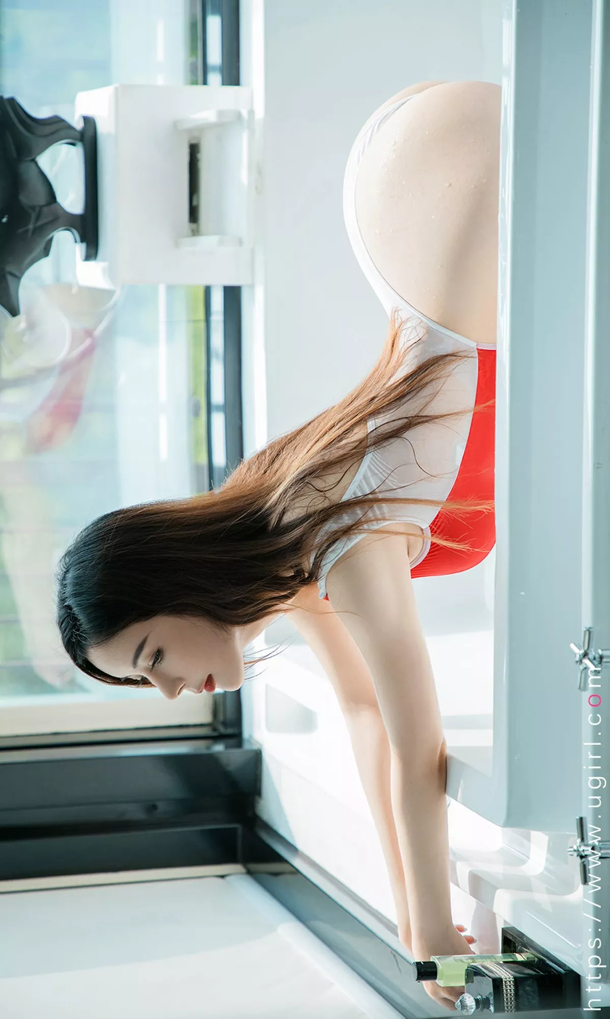[Ugirls爱尤物]No.1962_嫩模雪千寻私房浴缸里高叉连体内衣秀惹火身材诱惑写真35P