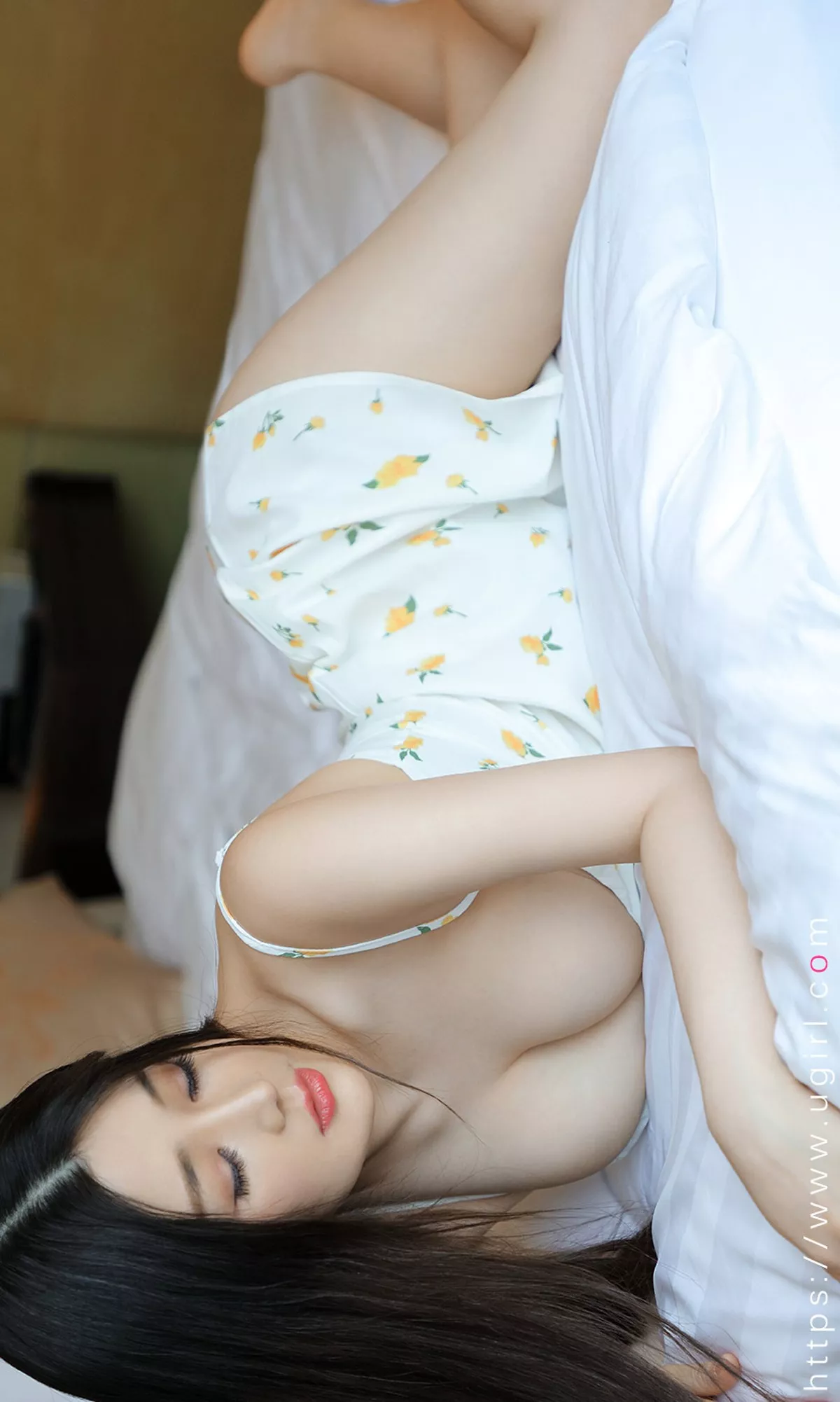 [Ugirls爱尤物]No.1964_嫩模Zoe私房黑色情趣内衣配黑丝袜秀傲人豪乳极致诱惑写真35P