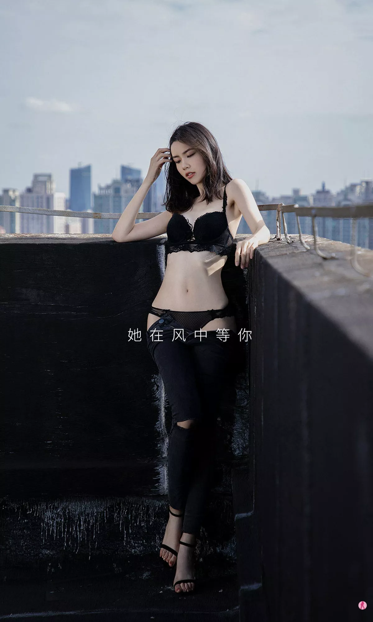 [Ugirls爱尤物]No.1965_嫩模欧阳美萱私房黑色蕾丝内衣秀完美身材迷人诱惑写真35P