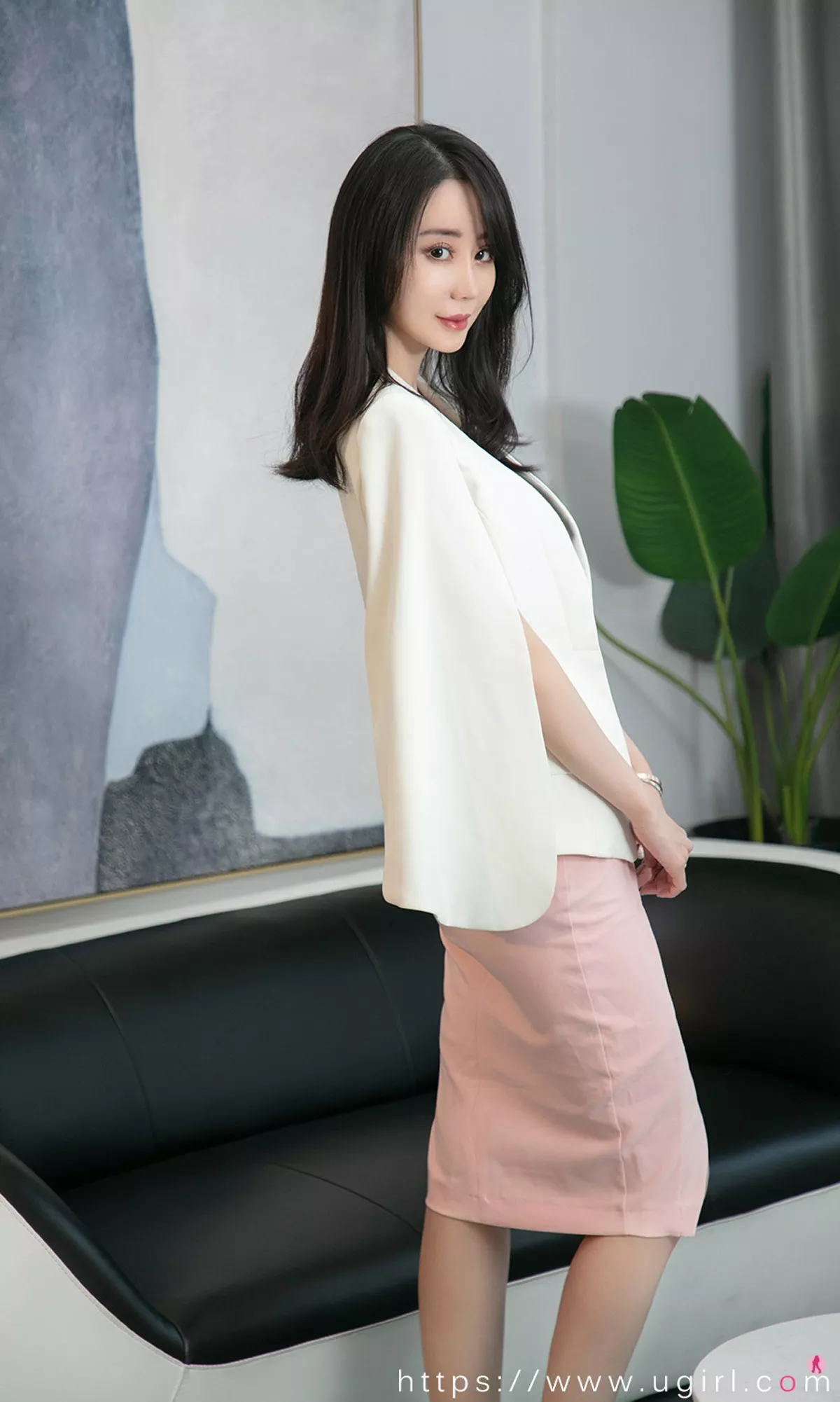 [Ugirls爱尤物]No.1966_嫩模欣凌私房性感内衣系列+粉色睡衣秀完美身材诱惑写真35P