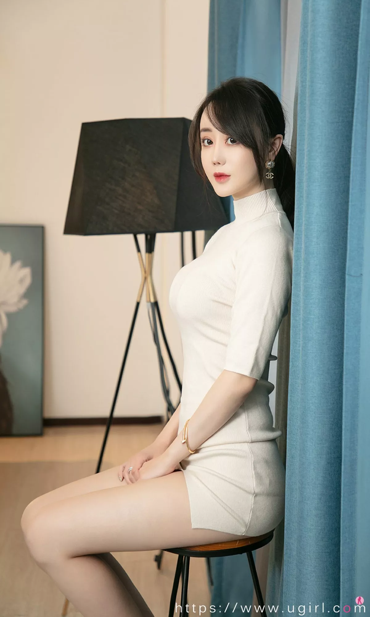[Ugirls爱尤物]No.1966_嫩模欣凌私房性感内衣系列+粉色睡衣秀完美身材诱惑写真35P