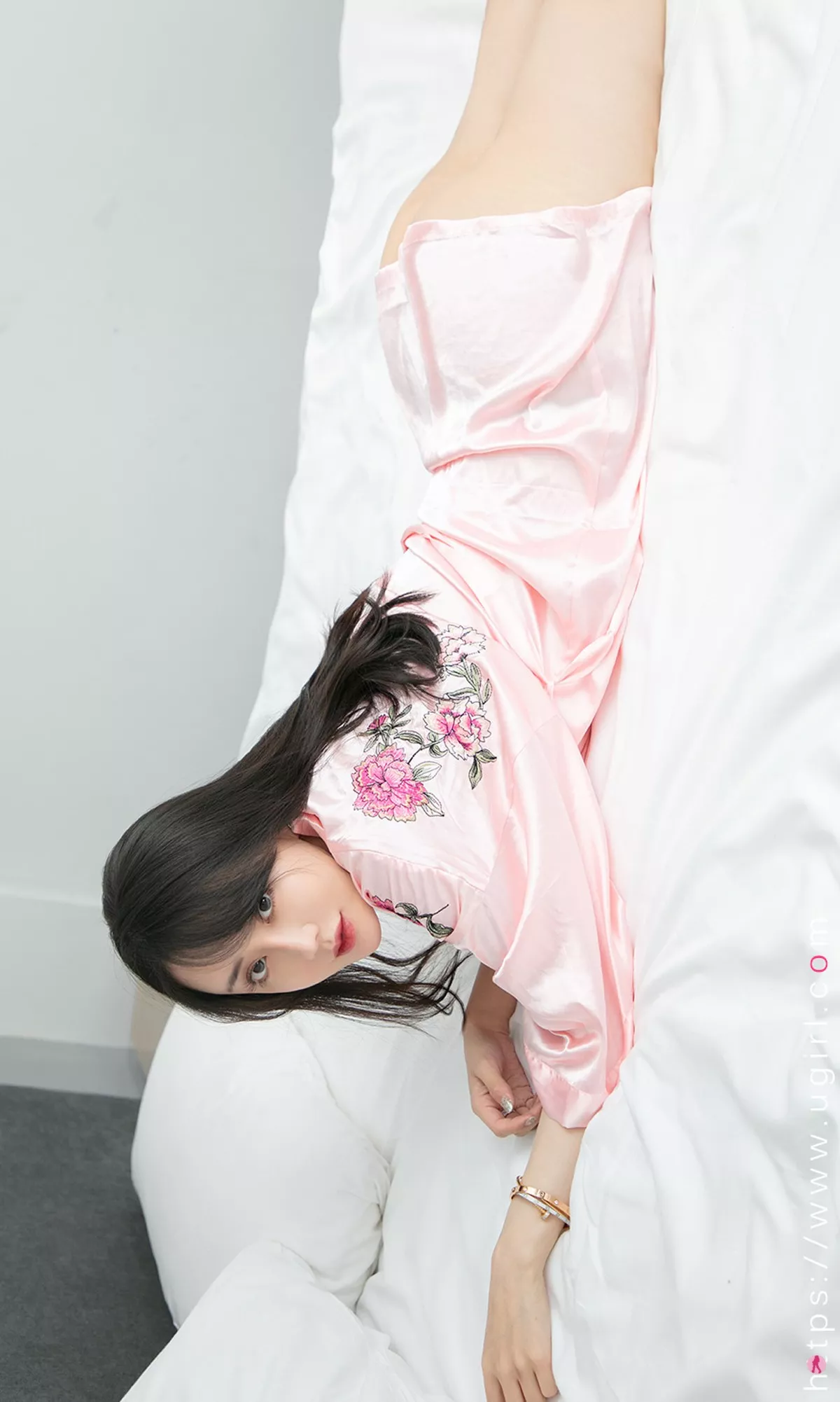 [Ugirls爱尤物]No.1966_嫩模欣凌私房性感内衣系列+粉色睡衣秀完美身材诱惑写真35P
