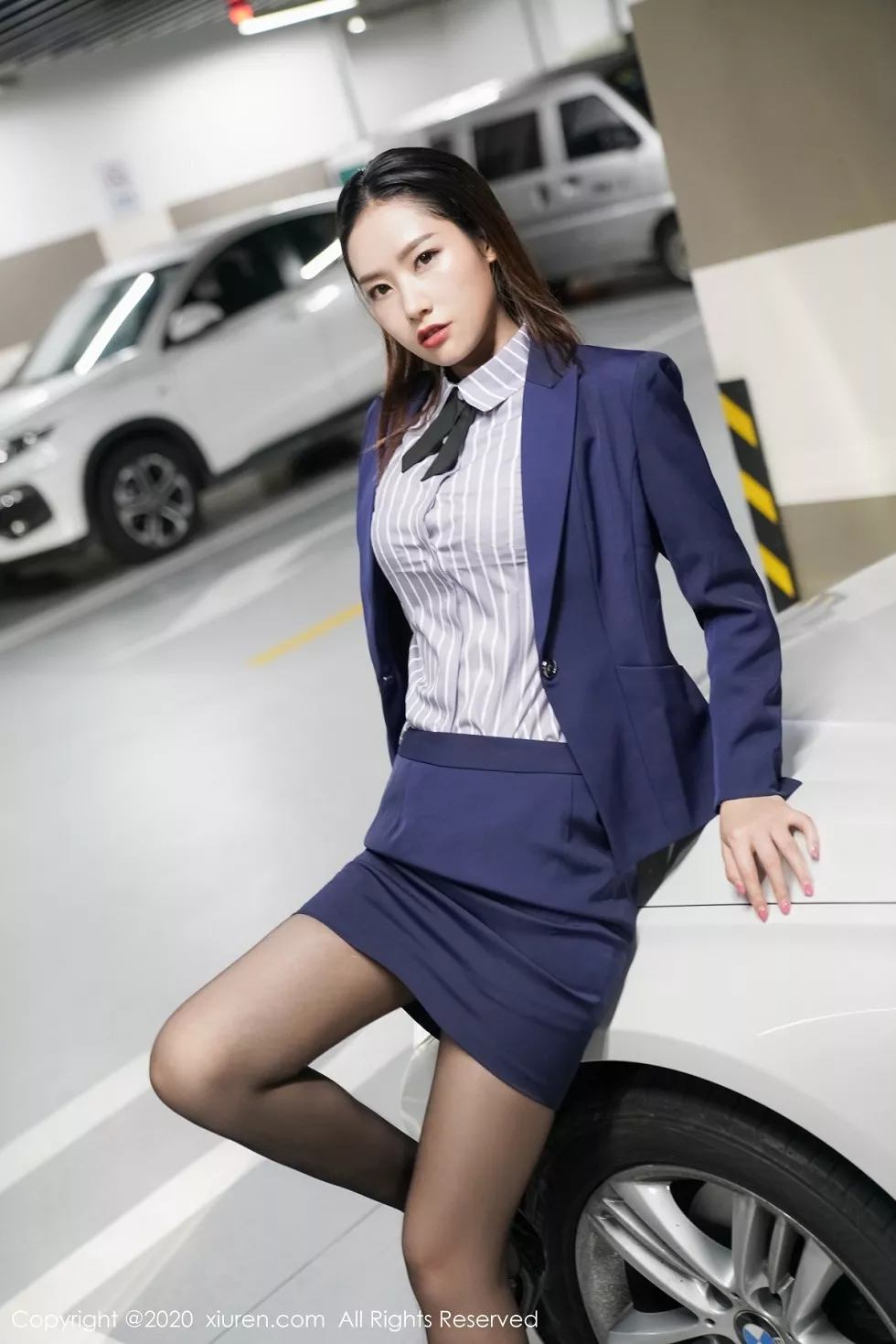 XiuRen第2784期_嫩模方子萱职场秘书OL主题私房半脱露性感黑色内衣秀高挑身材写真81P
