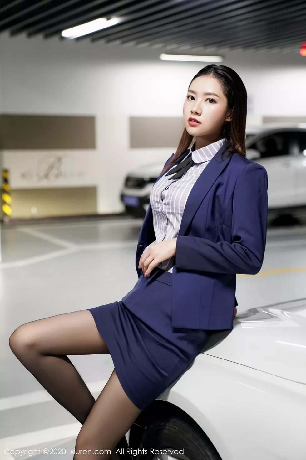 XiuRen第2784期_嫩模方子萱职场秘书OL主题私房半脱露性感黑色内衣秀高挑身材写真81P