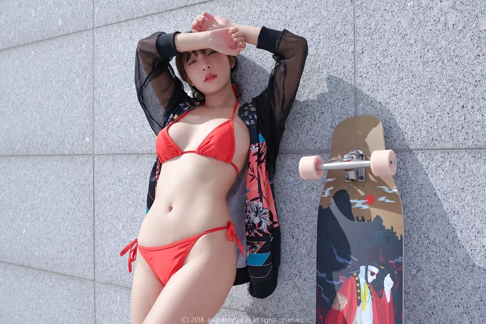 韩国嫩模姜仁卿性感红色比基尼+私房真空露背毛衣秀完美身材诱惑写真49P