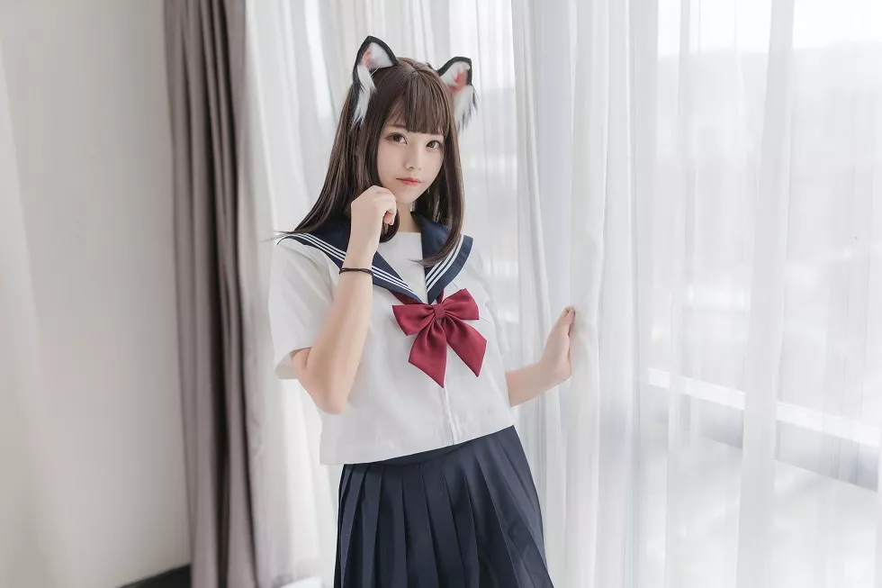 知名动漫博主蜜汁猫裘私房床上猫耳JK制服配白丝袜迷人诱惑写真40P