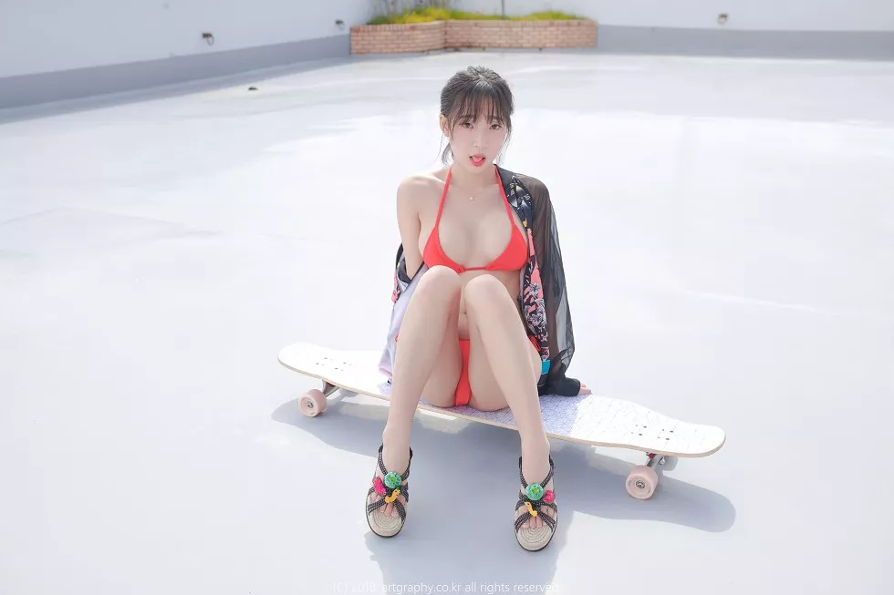 韩国嫩模姜仁卿性感红色比基尼+私房真空露背毛衣秀完美身材诱惑写真49P