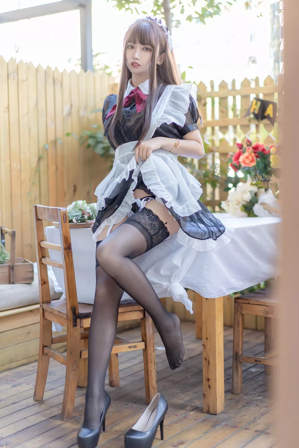 网红美女过期米线线喵薄纱女仆装配黑色蕾丝吊袜秀完美身材诱惑写真49P