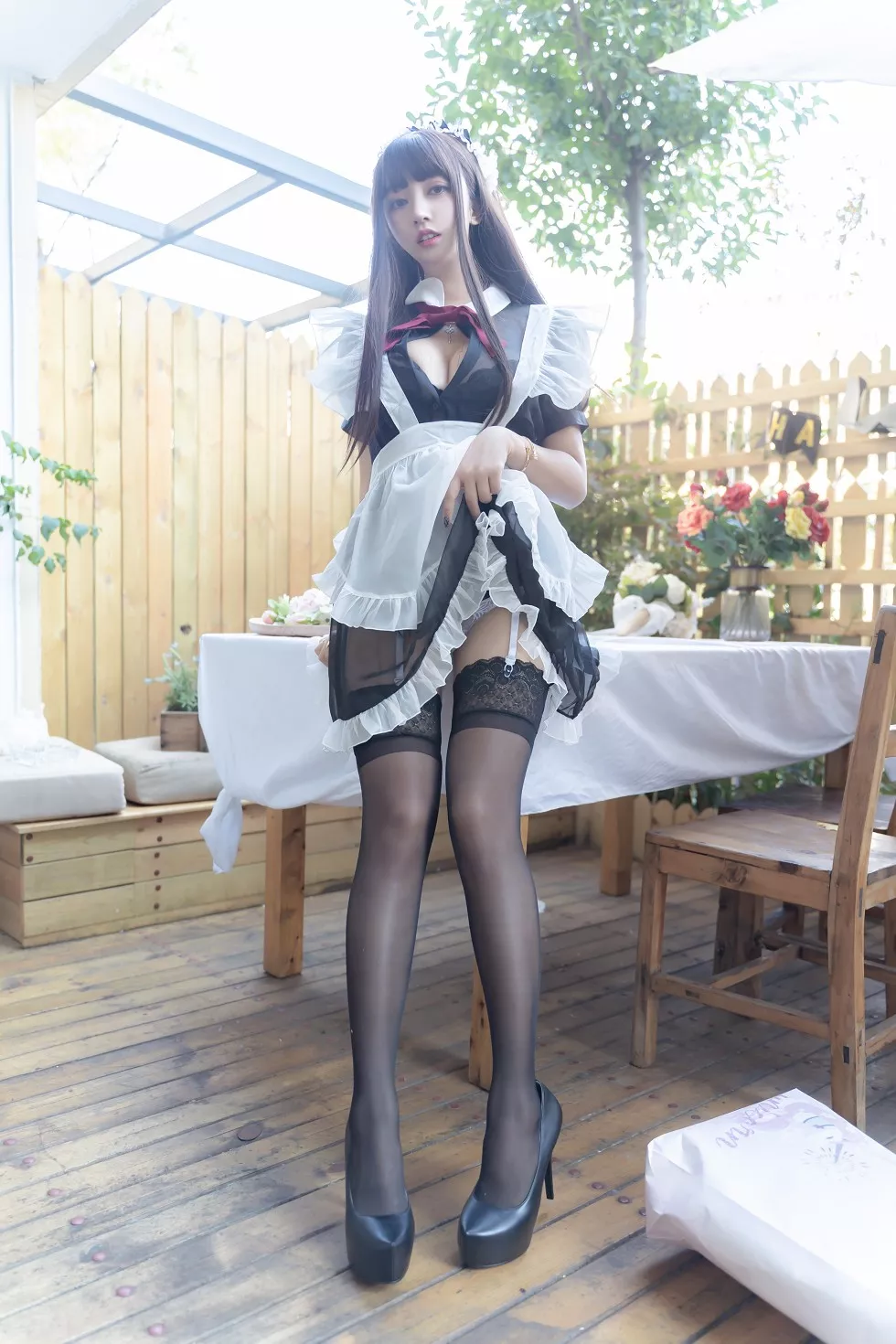 网红美女过期米线线喵薄纱女仆装配黑色蕾丝吊袜秀完美身材诱惑写真49P