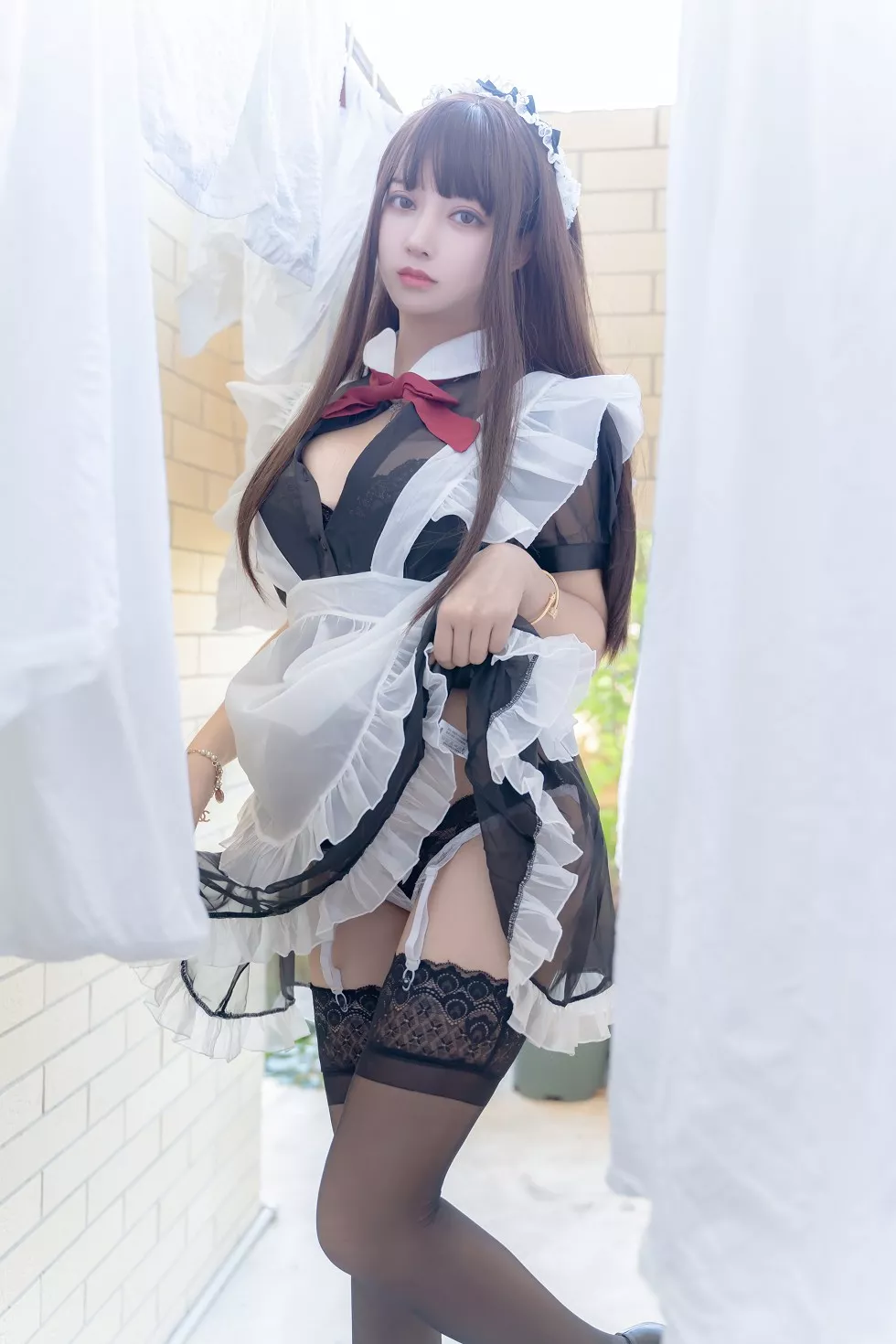 网红美女过期米线线喵薄纱女仆装配黑色蕾丝吊袜秀完美身材诱惑写真49P