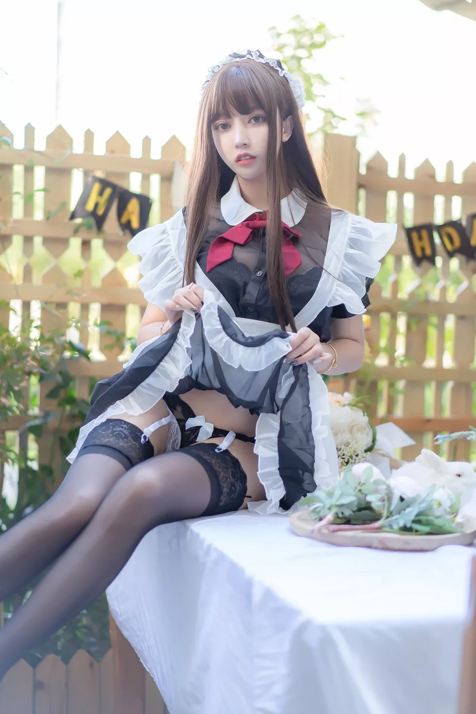 网红美女过期米线线喵薄纱女仆装配黑色蕾丝吊袜秀完美身材诱惑写真49P