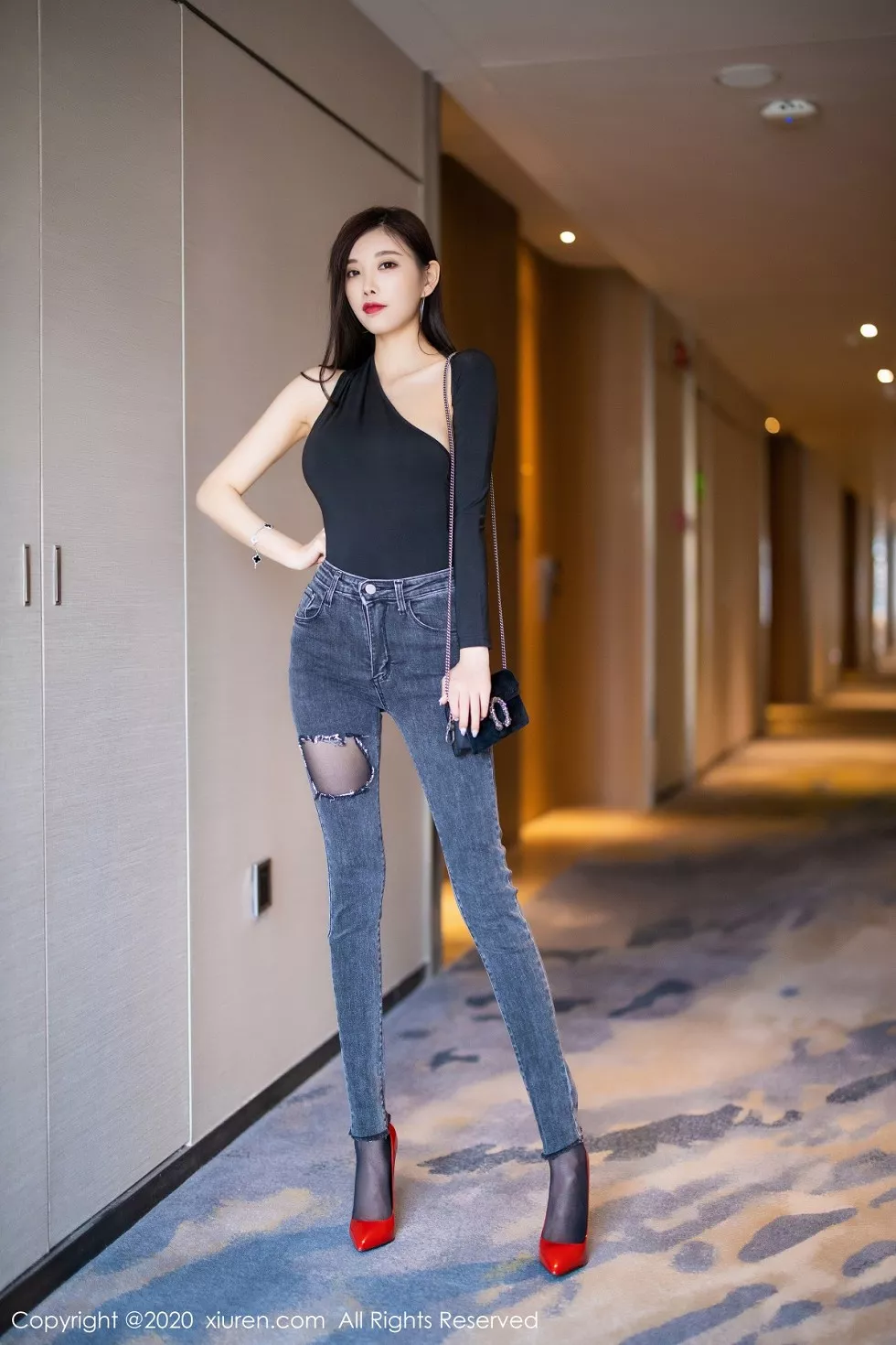 XiuRen第2841期_女神杨晨晨sugar私房脱牛仔裤露黑丝裤袜秀翘臀撩人诱惑写真77P