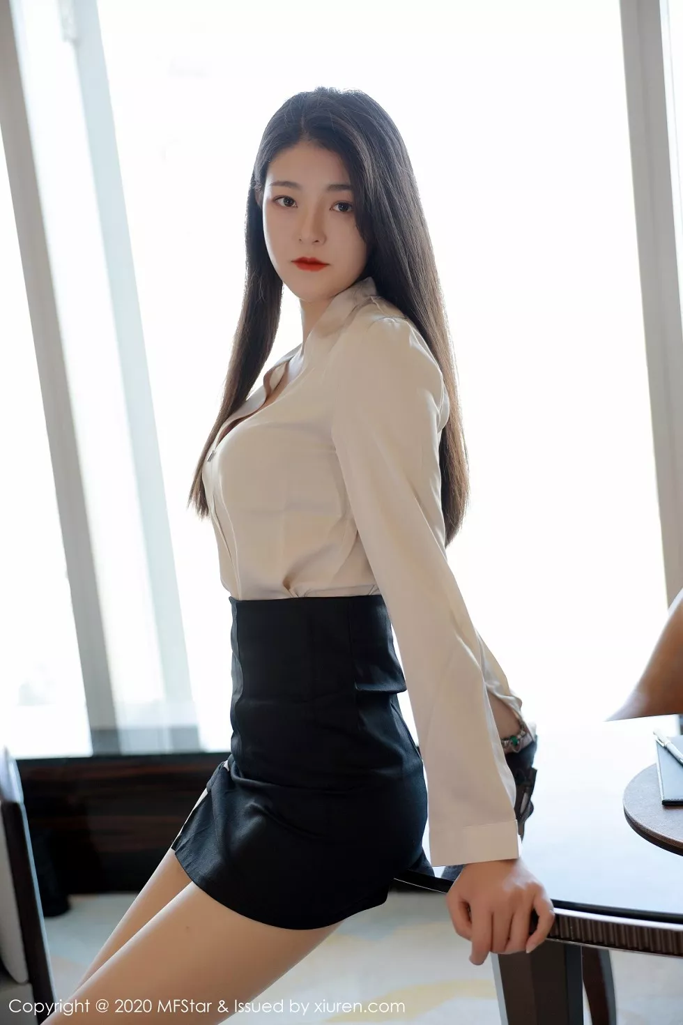 [MFStar模范学院]Vol.418_嫩模Laura苏雨彤职场秘书OL主题黑短裙配肉丝裤袜诱惑写真41P