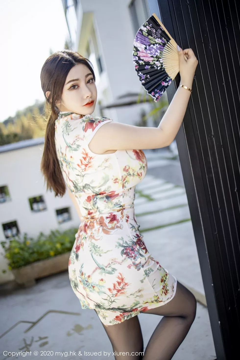 [MyGirl美媛馆]Vol.465_嫩模软软子性感古韵旗袍半脱露情趣内衣吊带黑丝极致诱惑写真52P