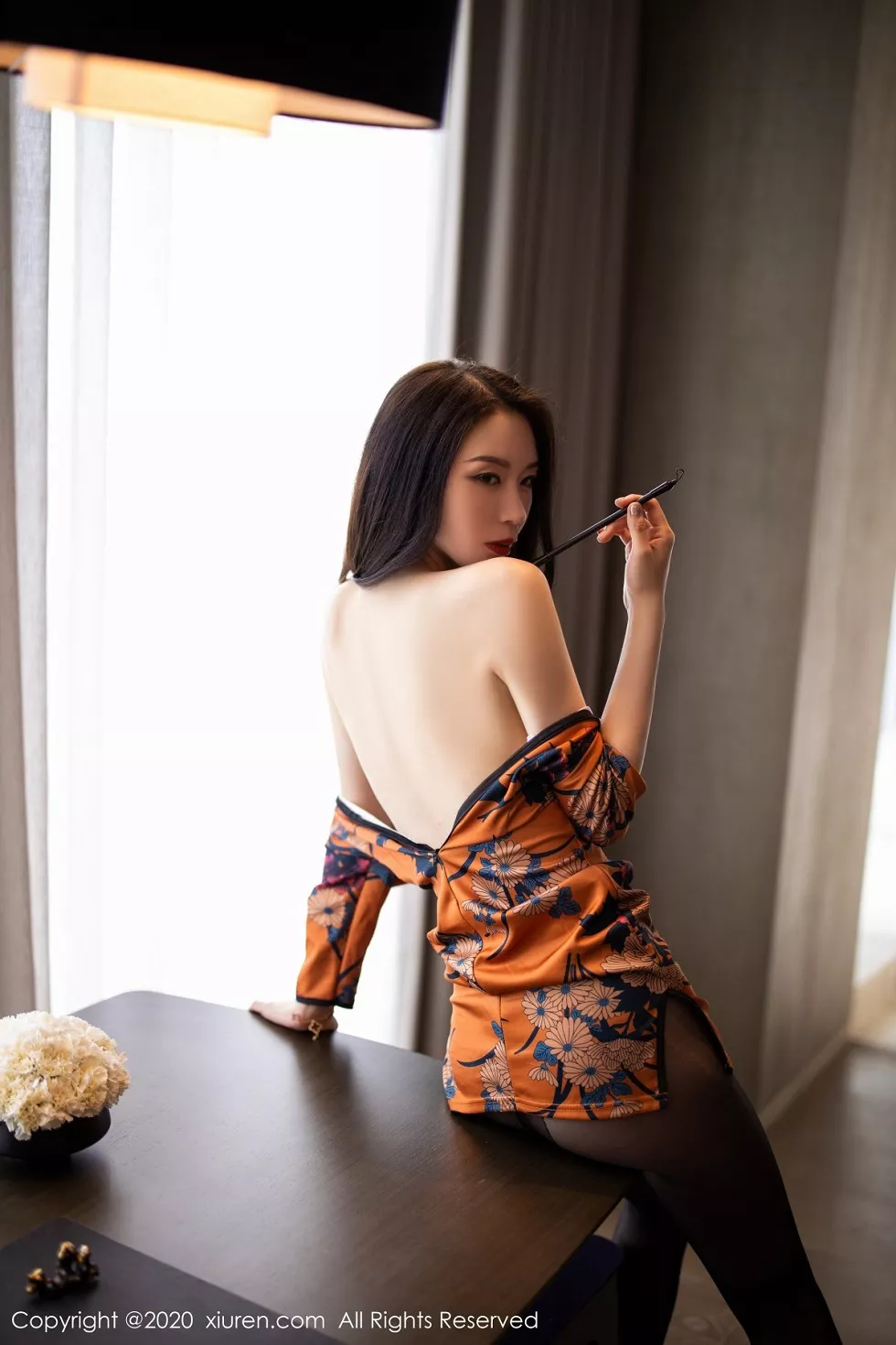 XiuRen第2899期_嫩模梦心月心愿旅拍古韵旗袍配无内黑丝裤袜秀翘臀极致魅惑写真122P