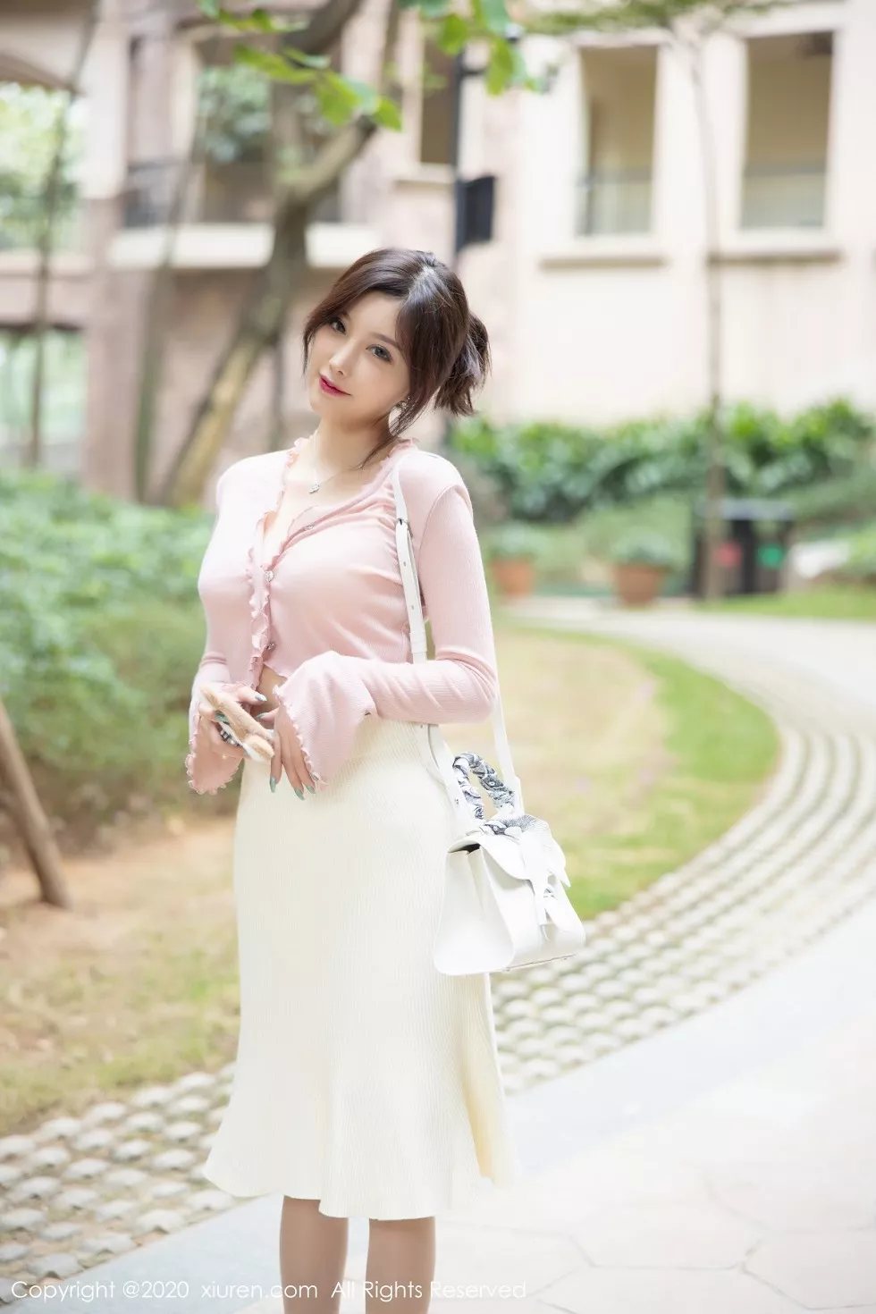 XiuRen第2905期_女神杨晨晨sugar居家私房娇妻主题粉色内衣秀完美身材诱惑写真70P