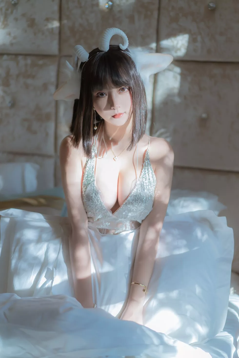 斗鱼主播过期米线线喵小羊装扮性感内衣秀完美身材露豪乳惹火诱惑写真66P