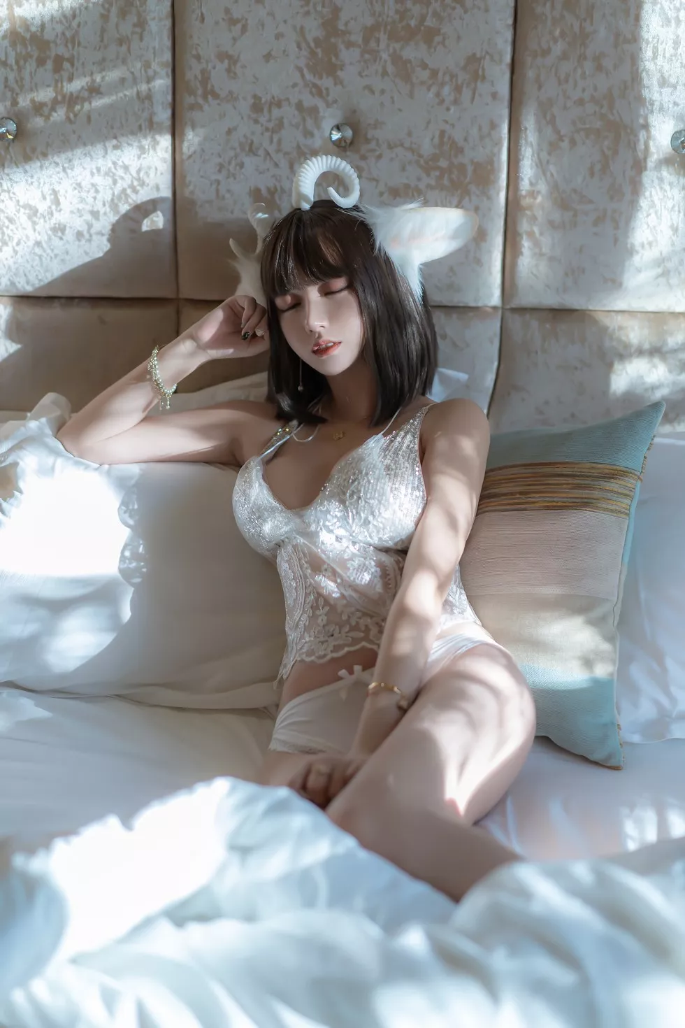 斗鱼主播过期米线线喵小羊装扮性感内衣秀完美身材露豪乳惹火诱惑写真66P